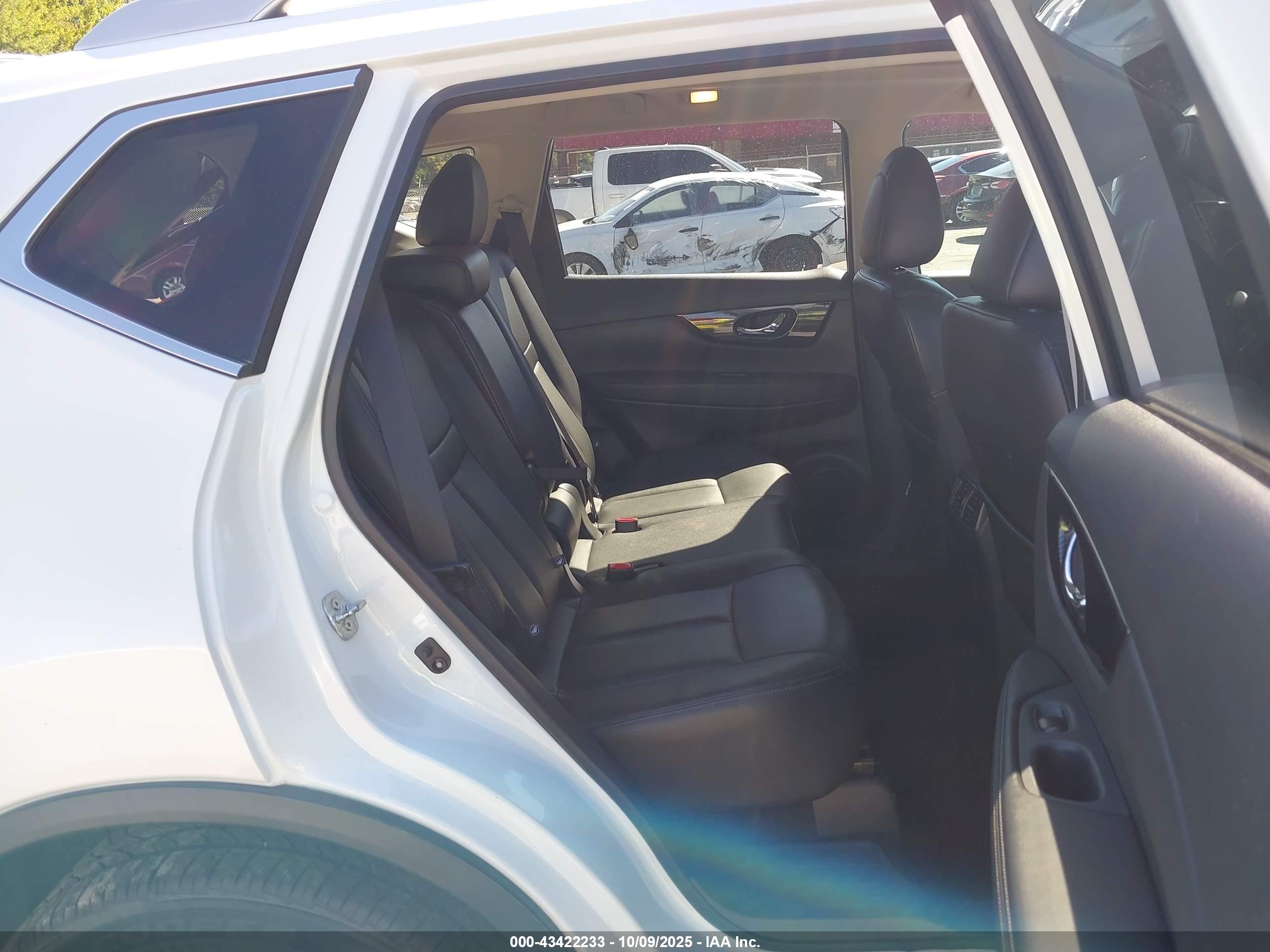 NISSAN ROGUE image 8