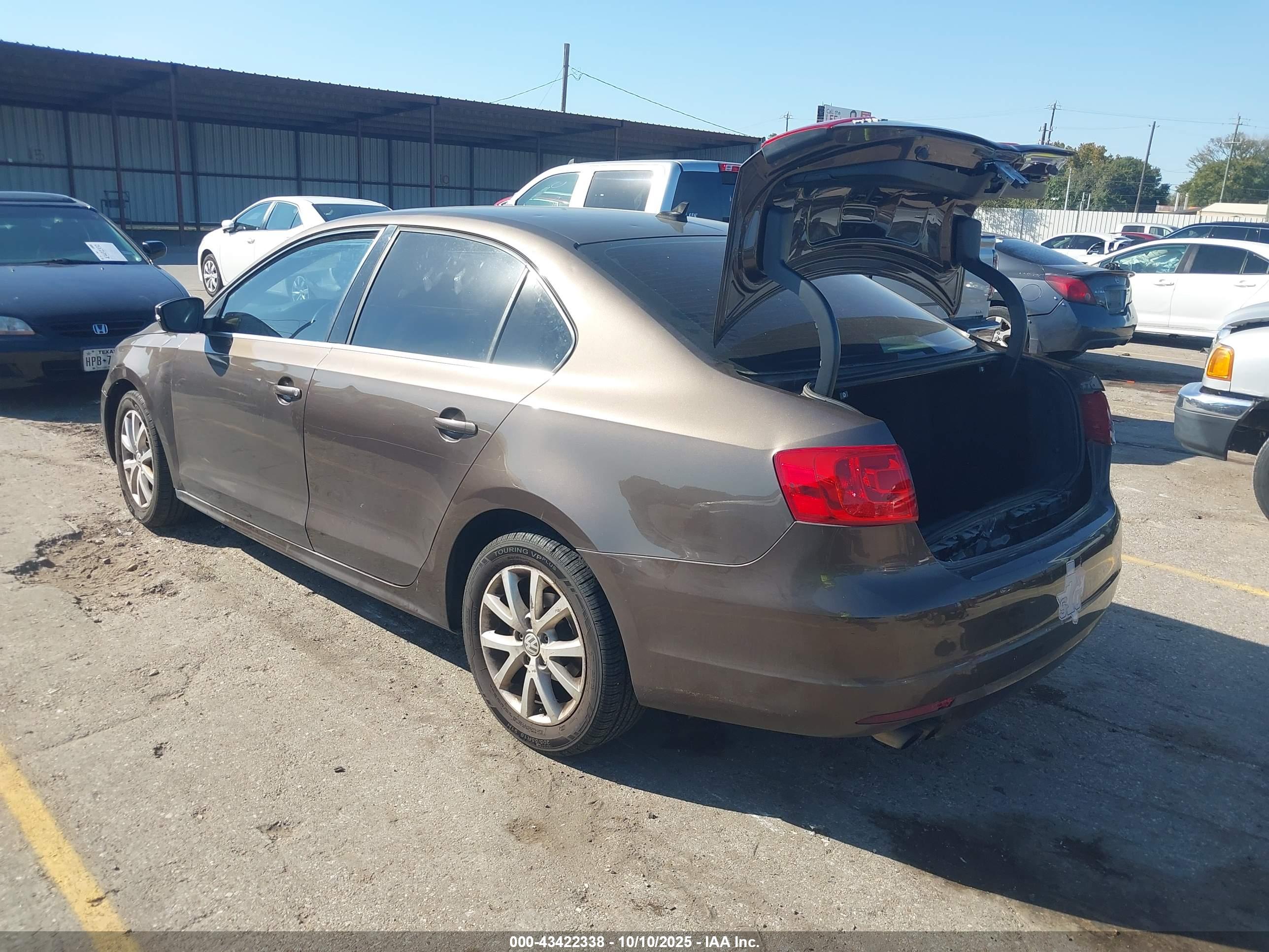 VOLKSWAGEN JETTA image 3