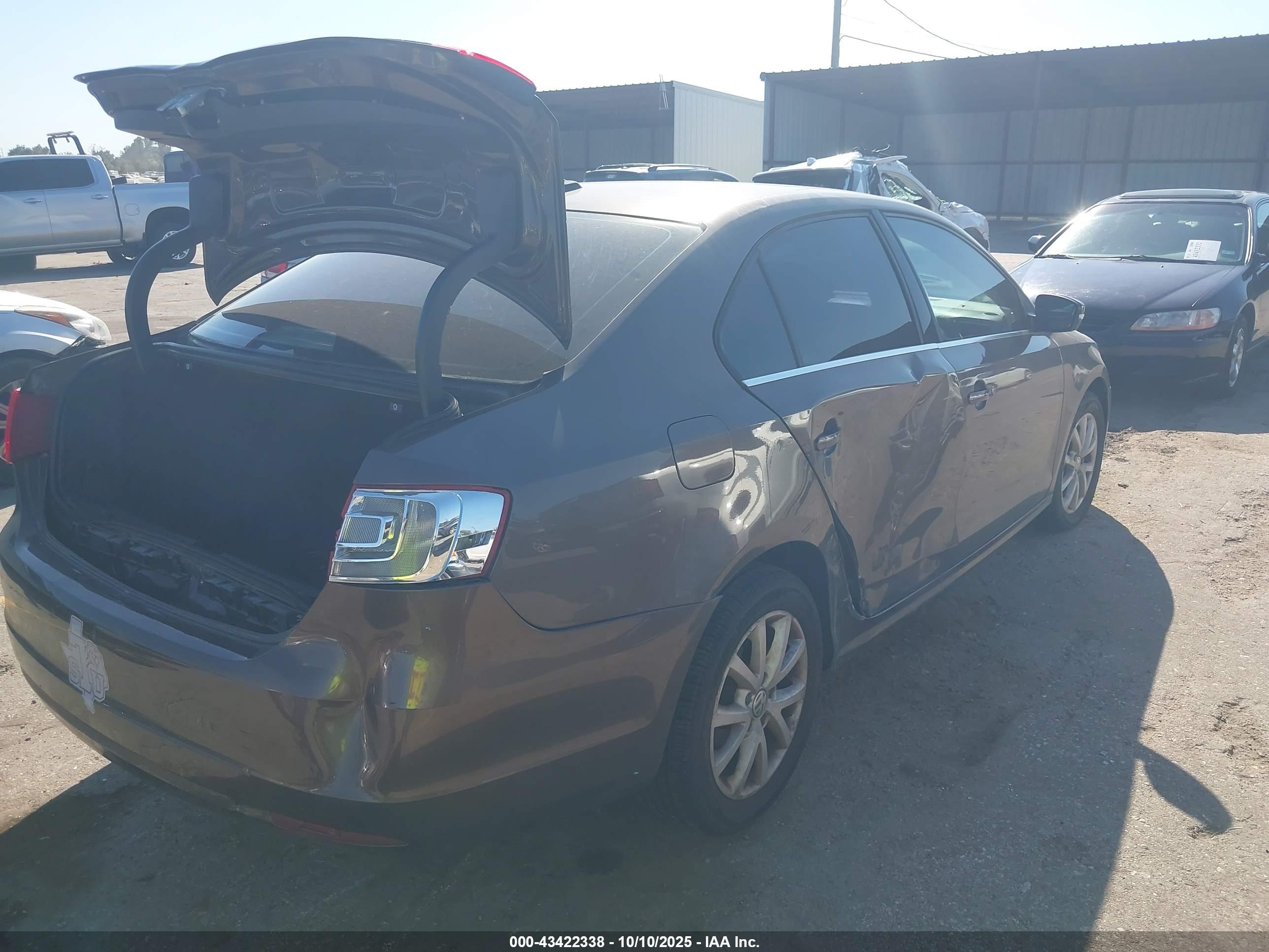 VOLKSWAGEN JETTA image 4
