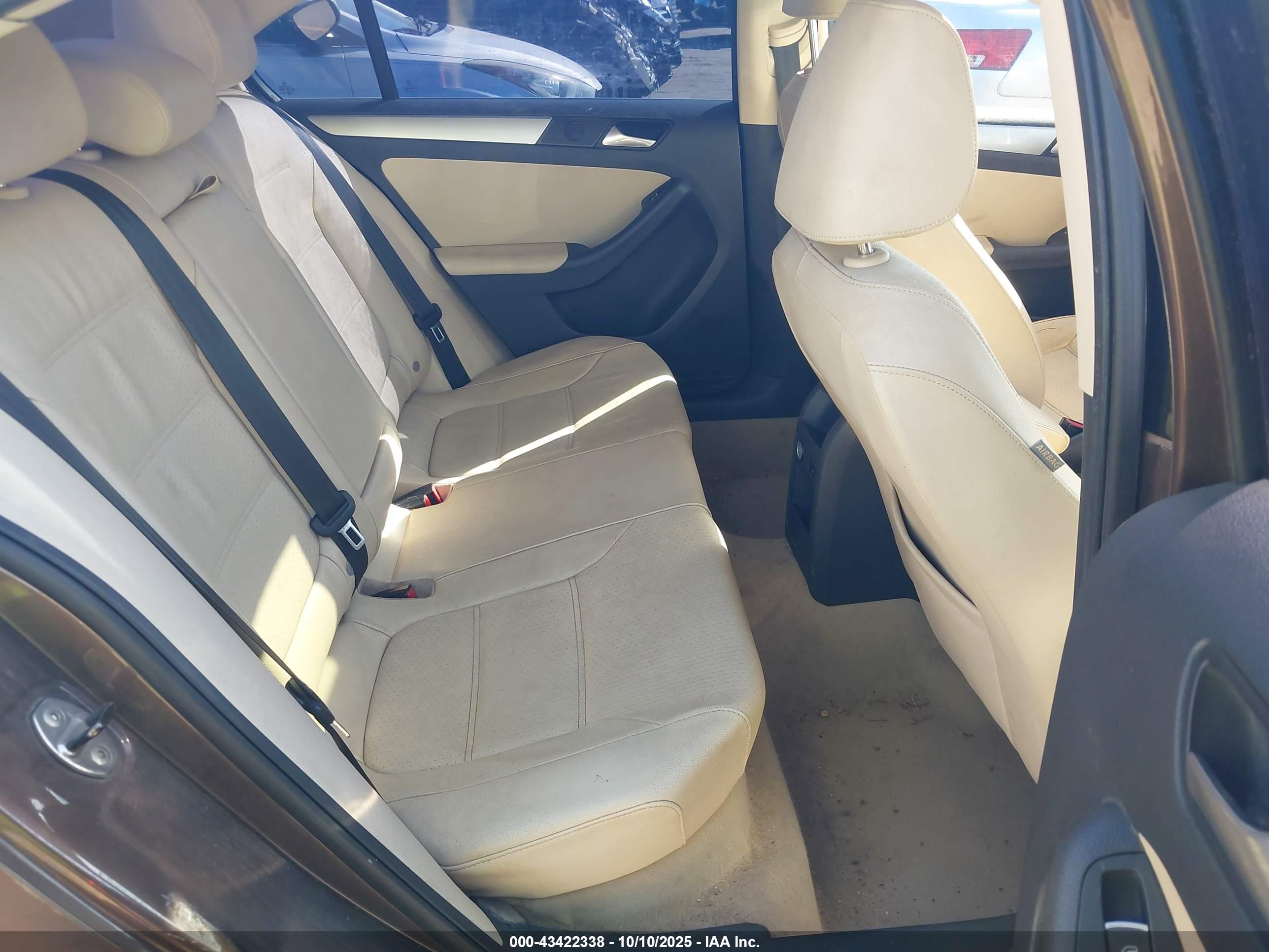VOLKSWAGEN JETTA image 8