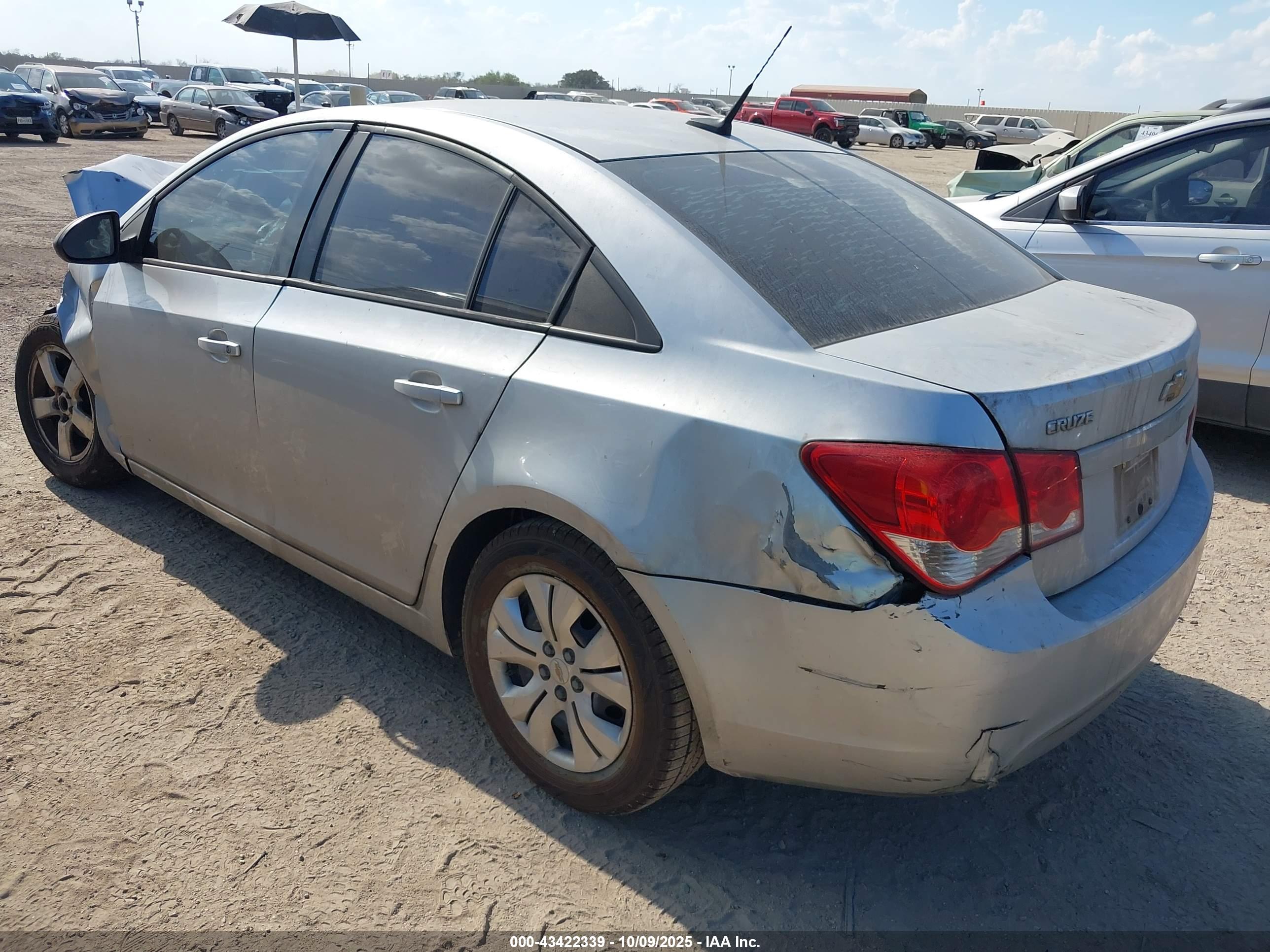CHEVROLET CRUZE image 3