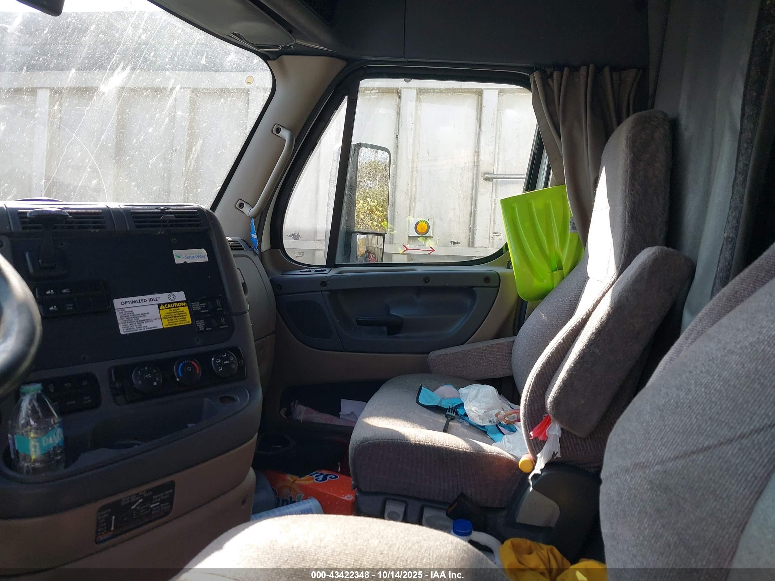 FREIGHTLINER CASCADIA image 8