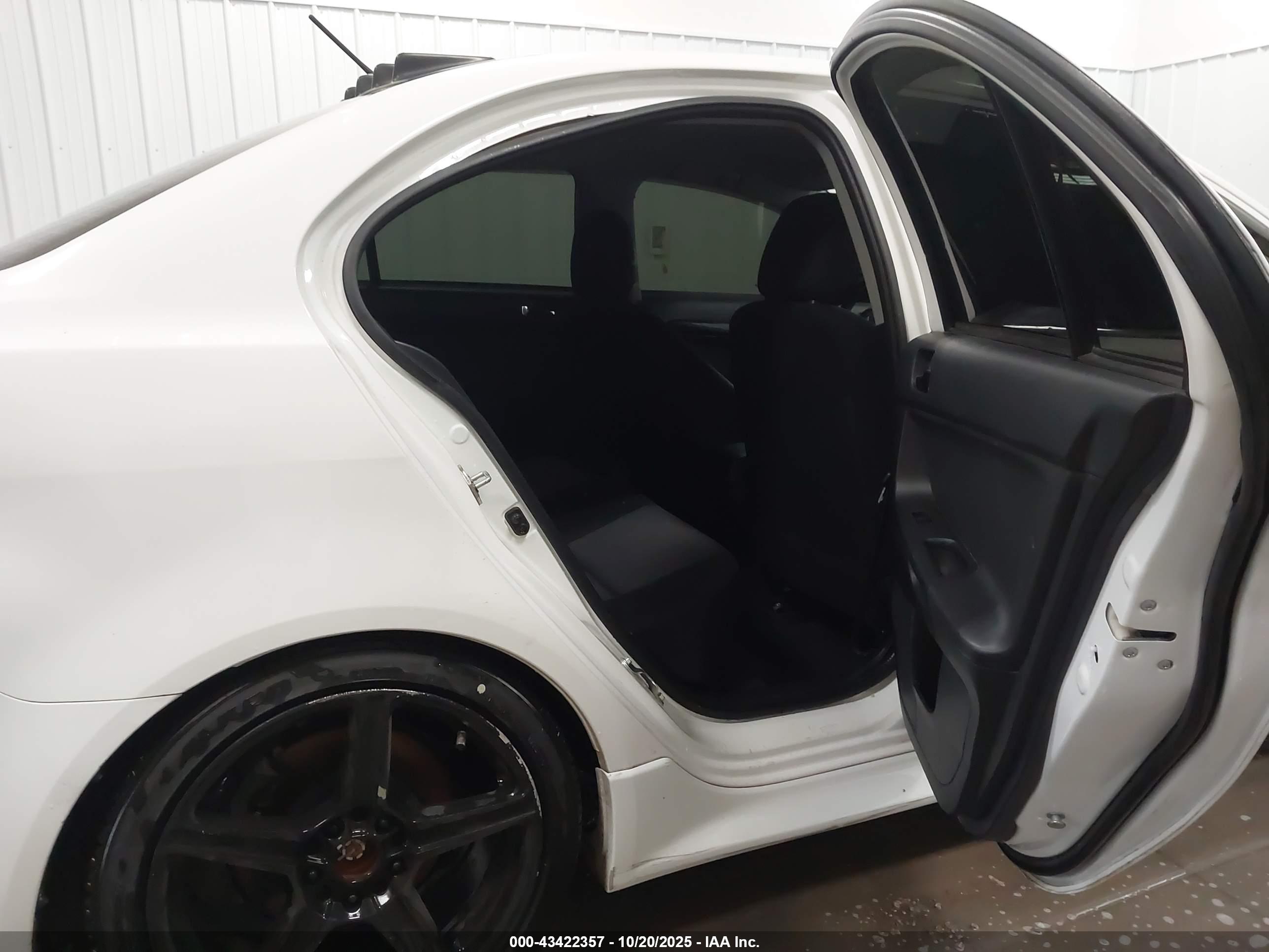 MITSUBISHI LANCER image 8