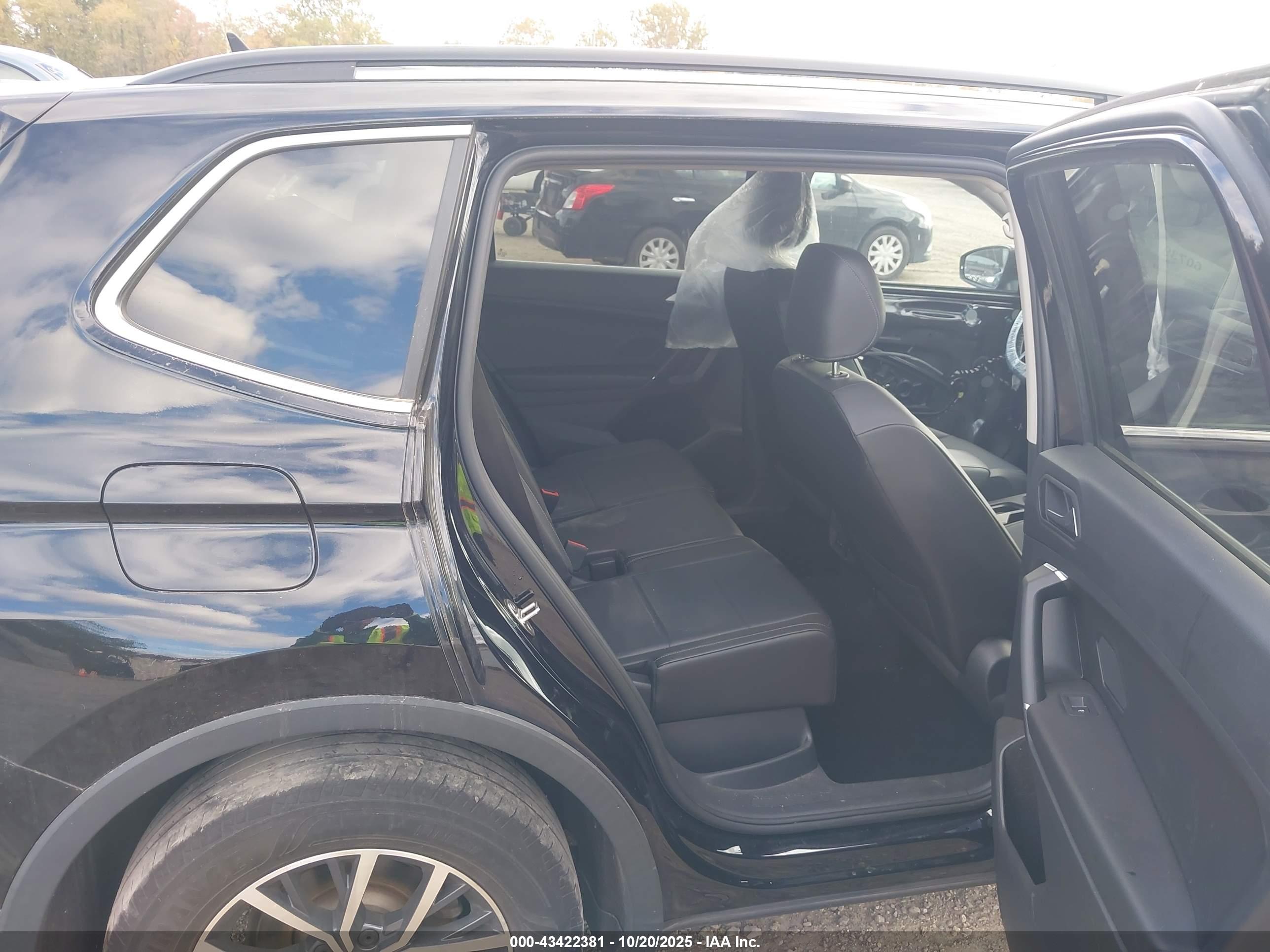 VOLKSWAGEN TIGUAN image 8