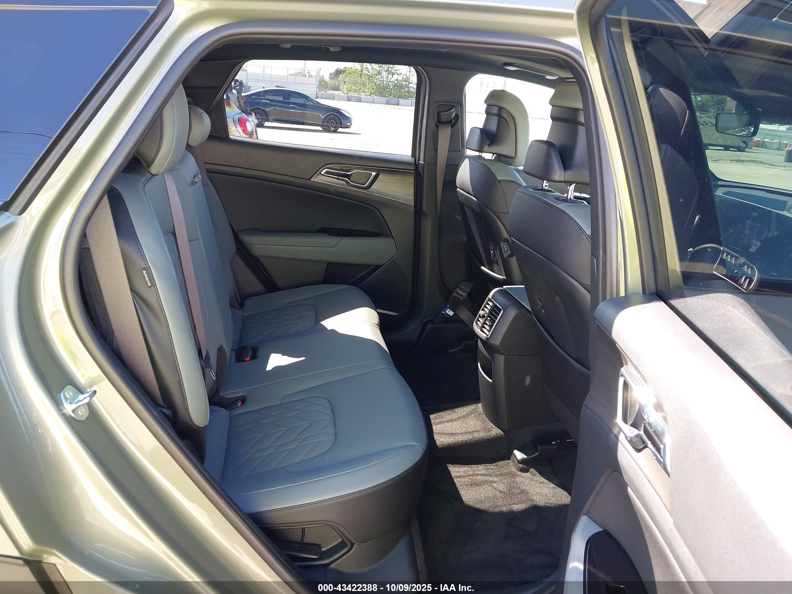 KIA SPORTAGE image 8