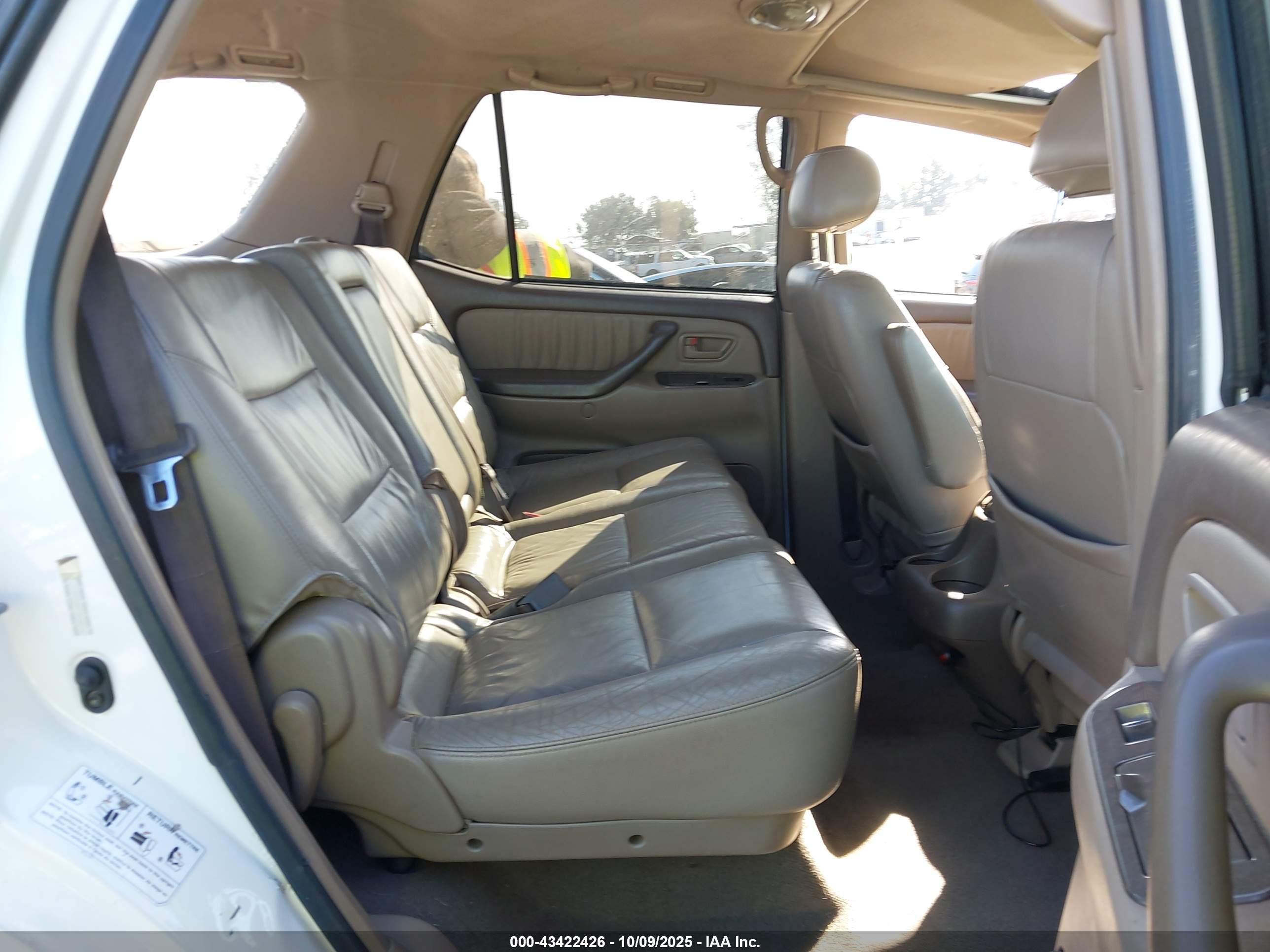 TOYOTA SEQUOIA image 8