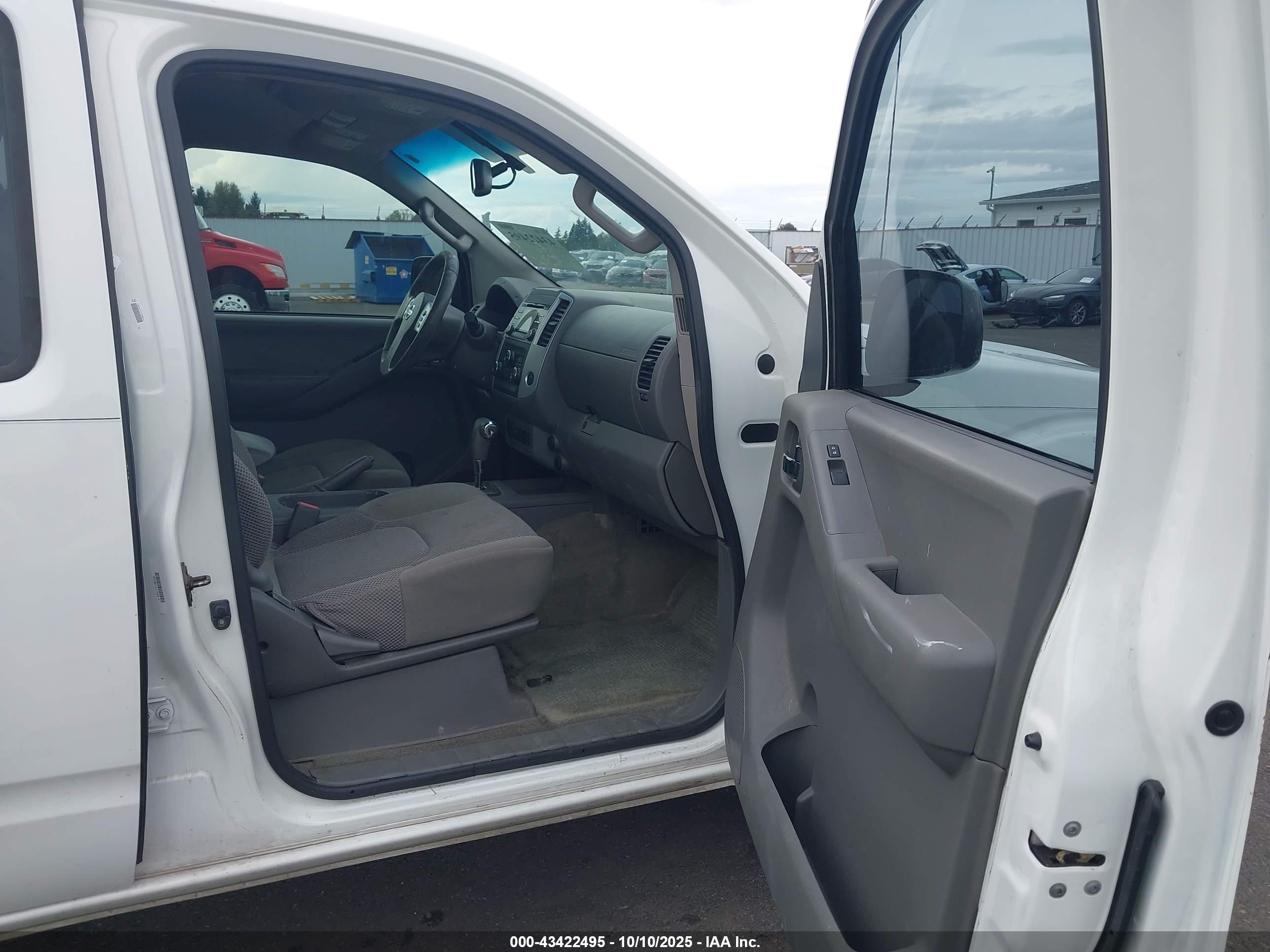 NISSAN FRONTIER image 5