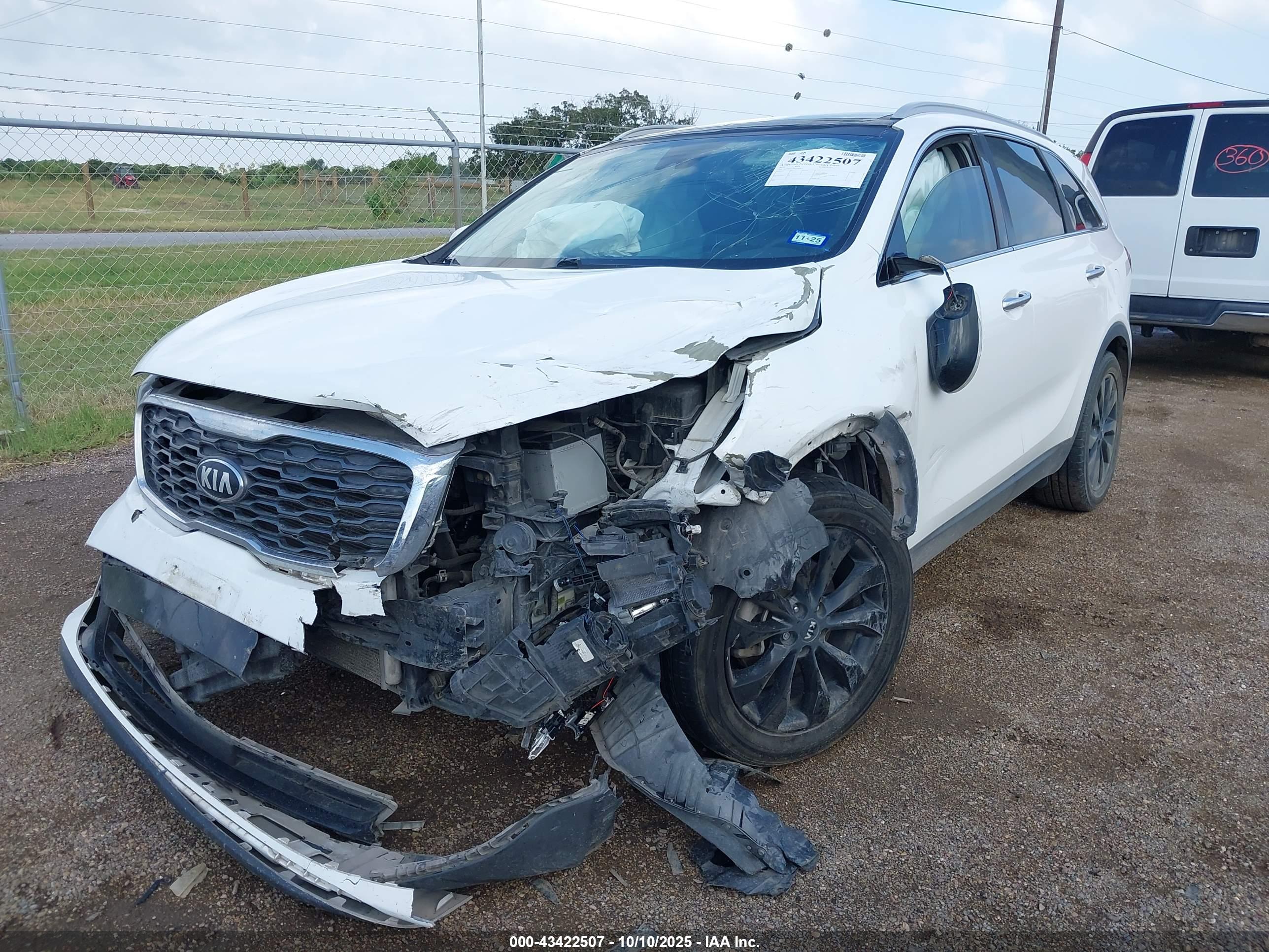 KIA SORENTO image 2
