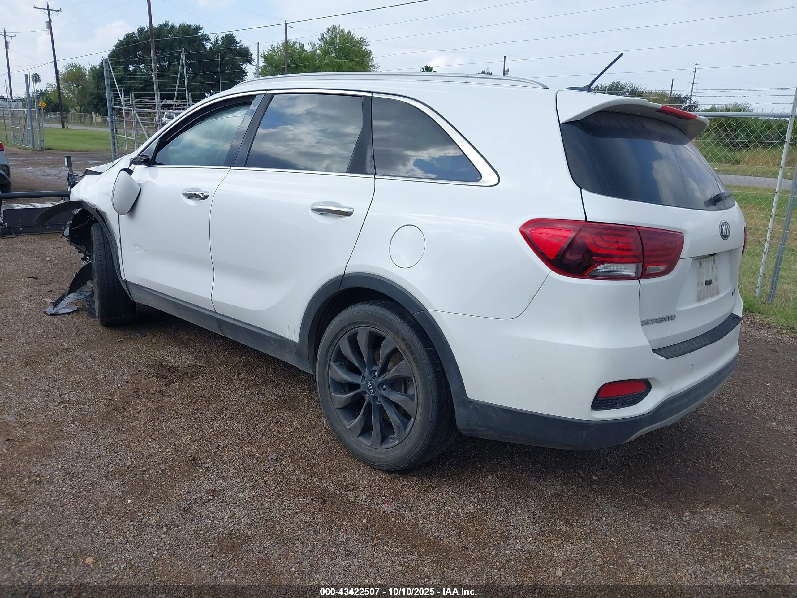 KIA SORENTO image 3