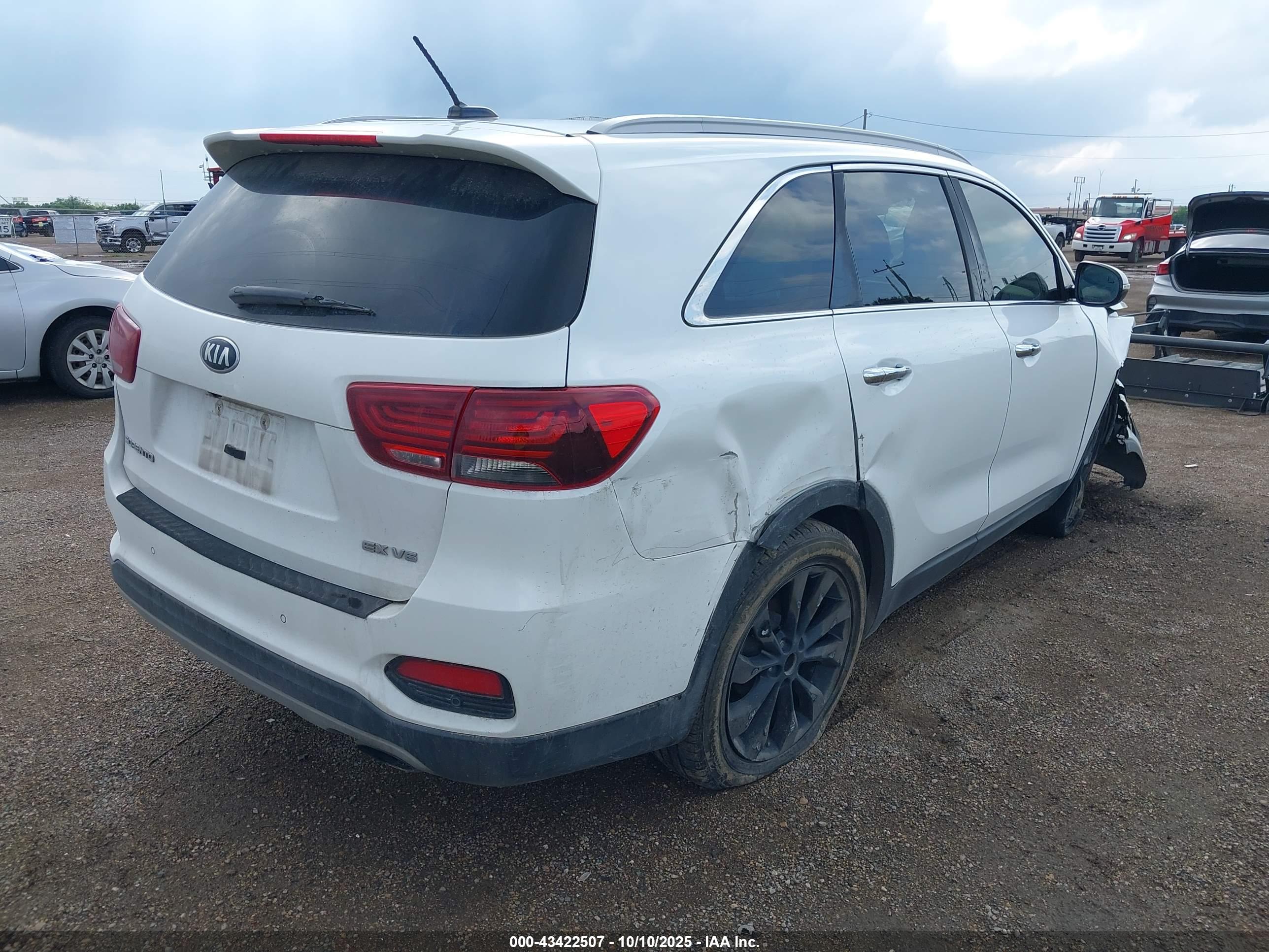 KIA SORENTO image 4