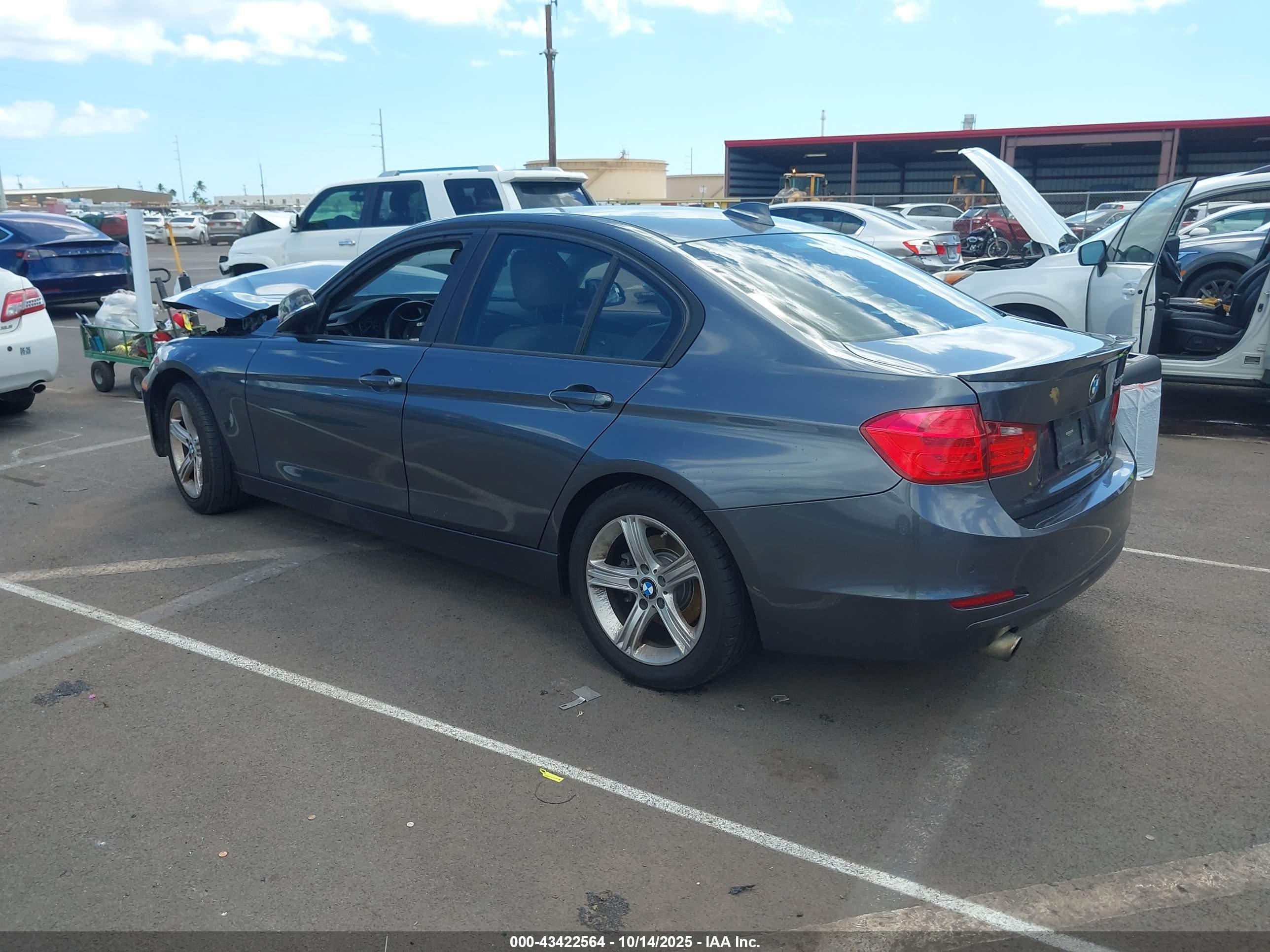 BMW 320I image 3