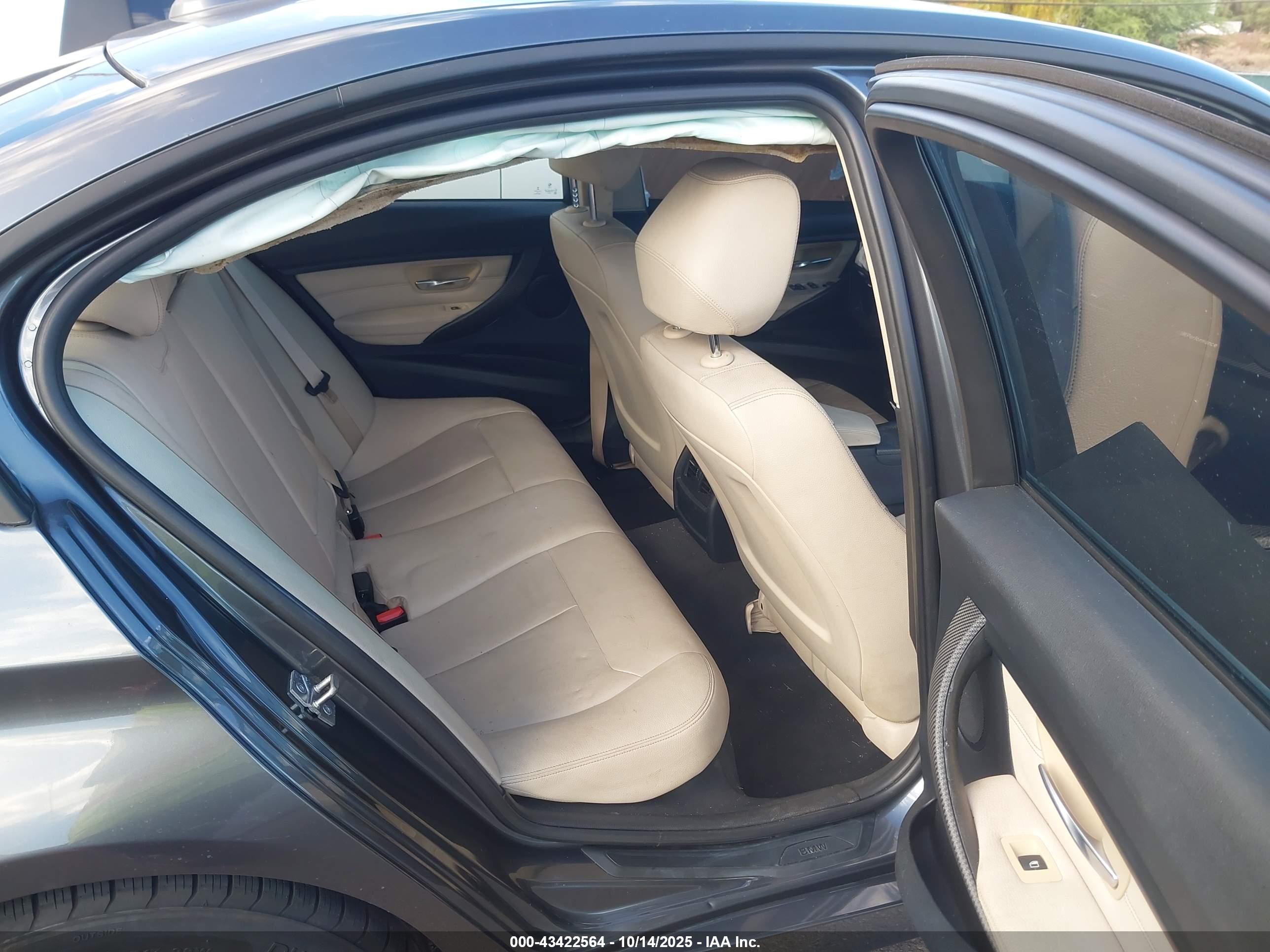 BMW 320I image 8
