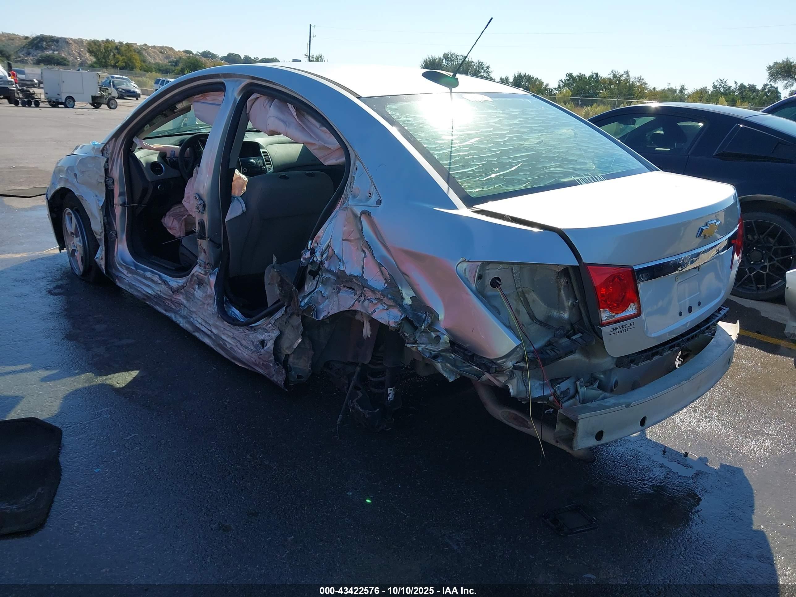 CHEVROLET CRUZE image 3