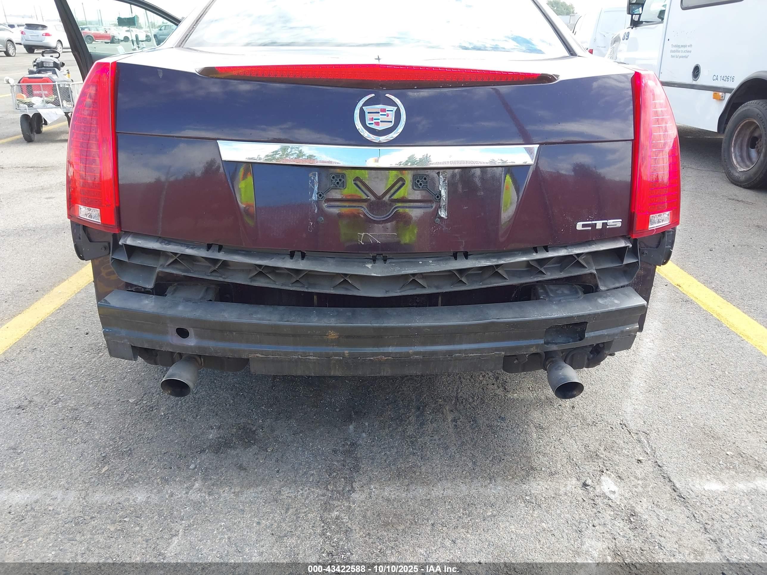 CADILLAC CTS image 6