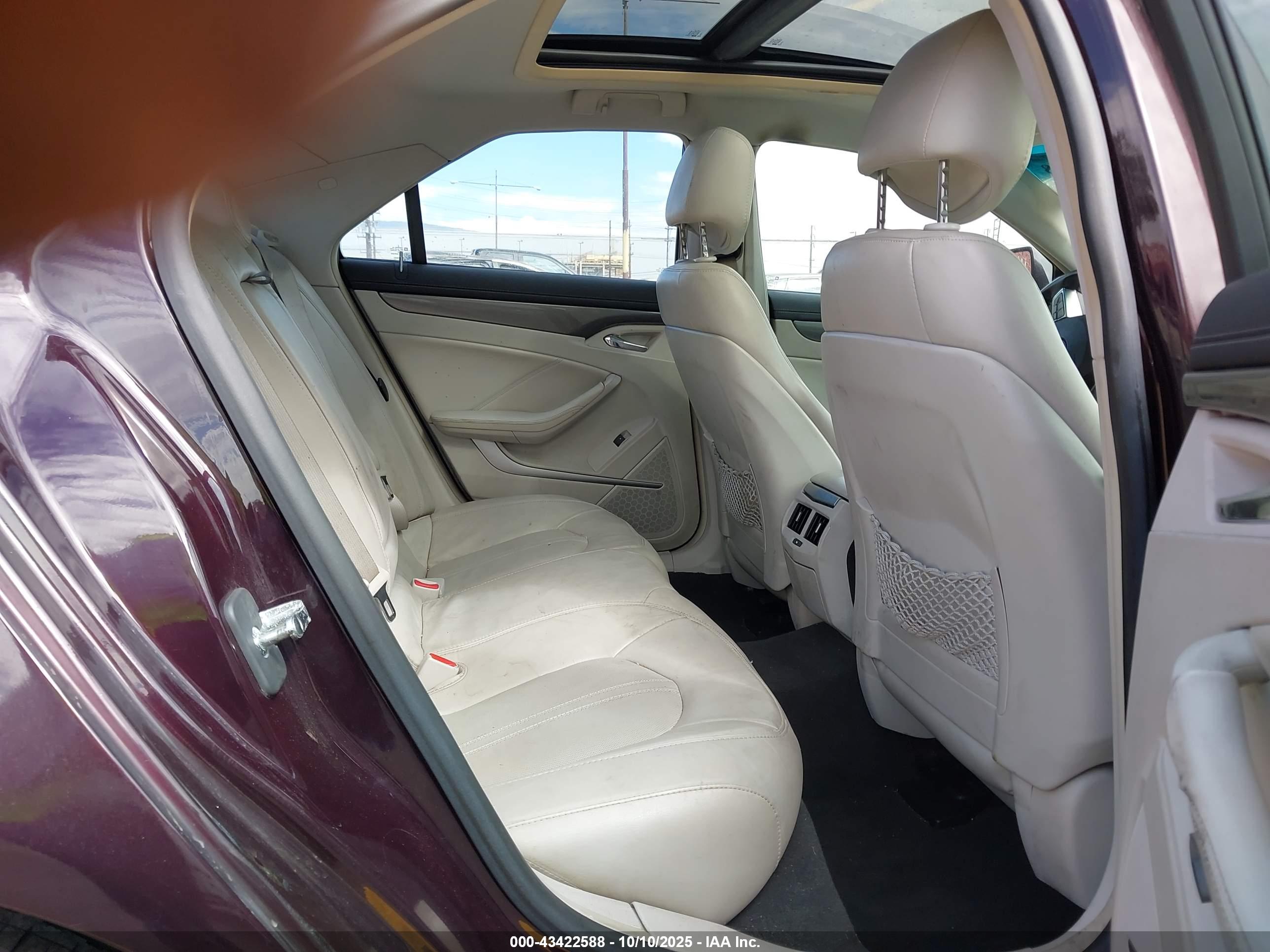 CADILLAC CTS image 8