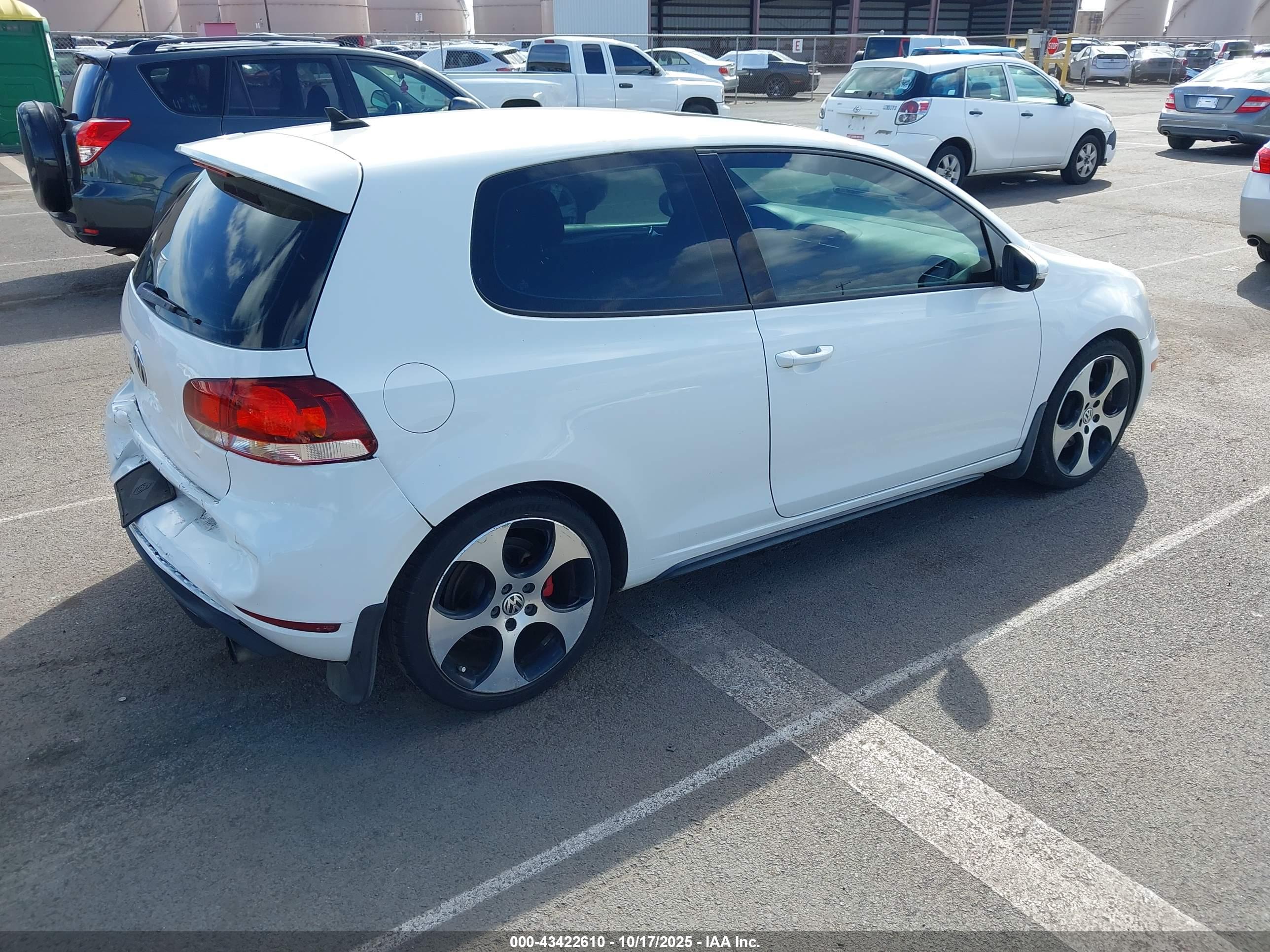 VOLKSWAGEN GTI image 4