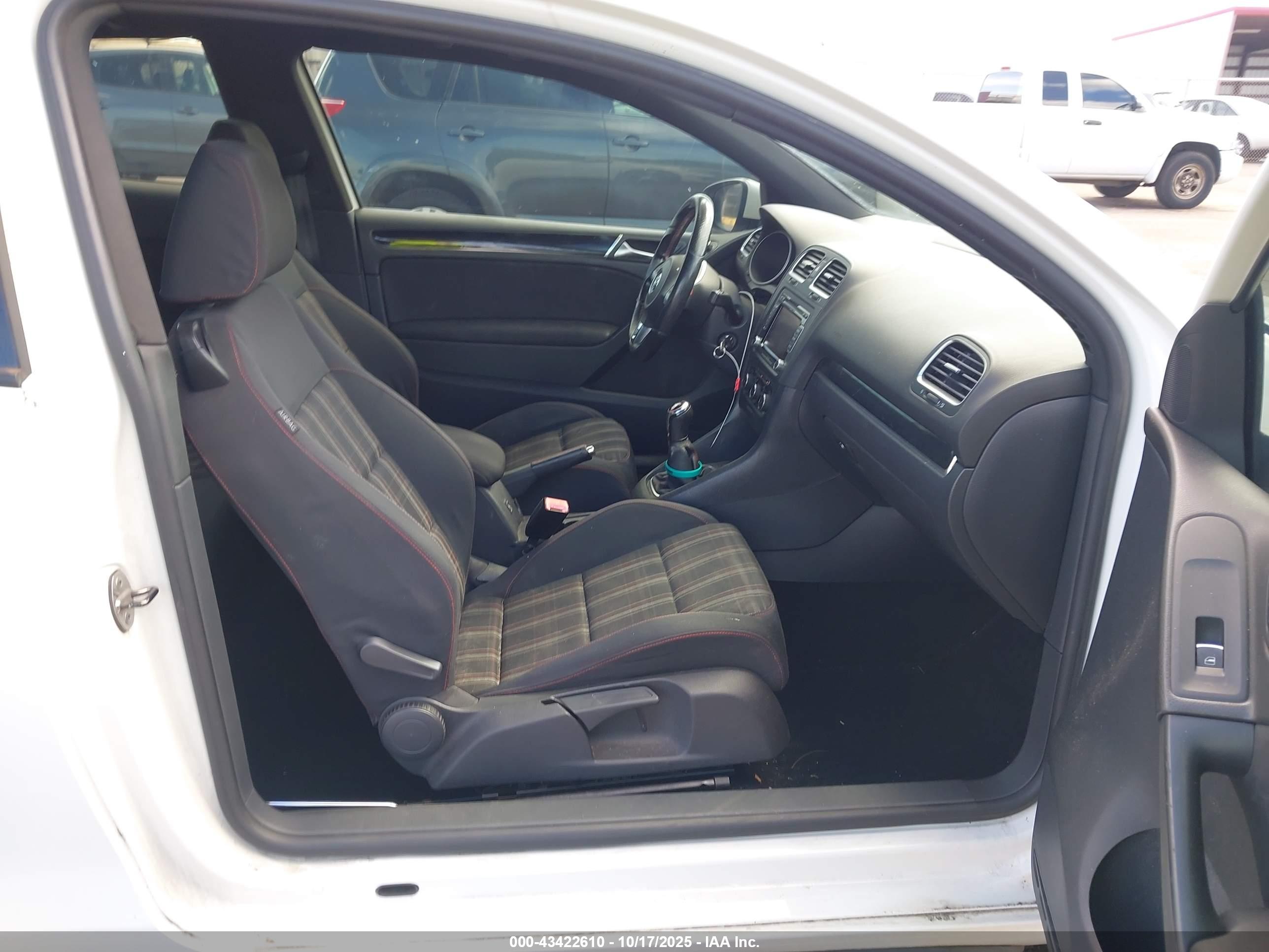 VOLKSWAGEN GTI image 5