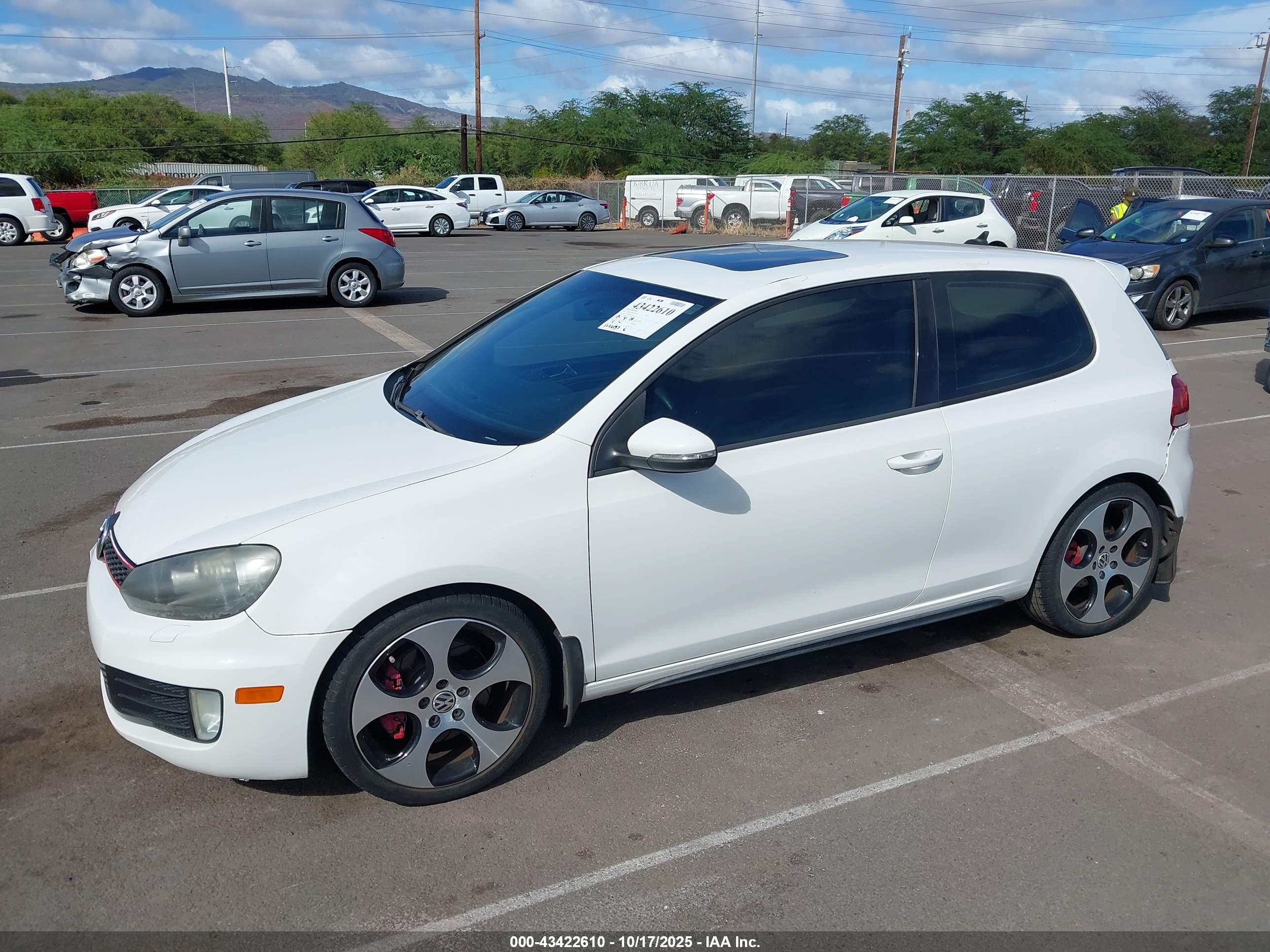 VOLKSWAGEN GTI image 6