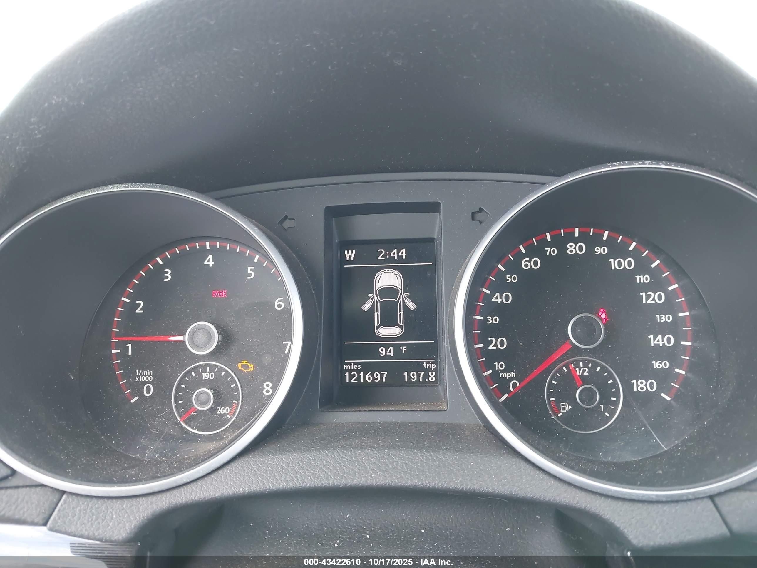 VOLKSWAGEN GTI image 7