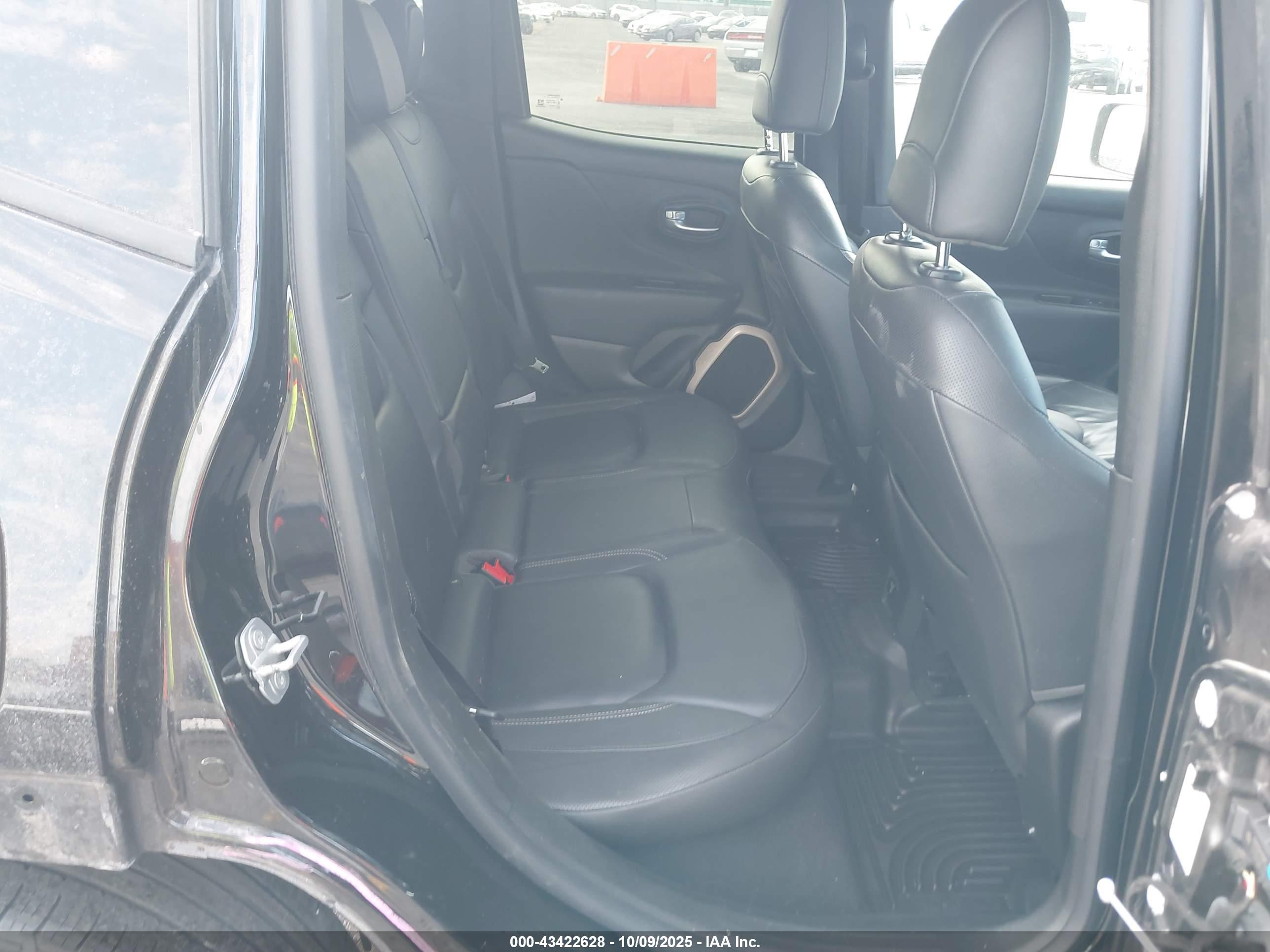 JEEP RENEGADE image 8