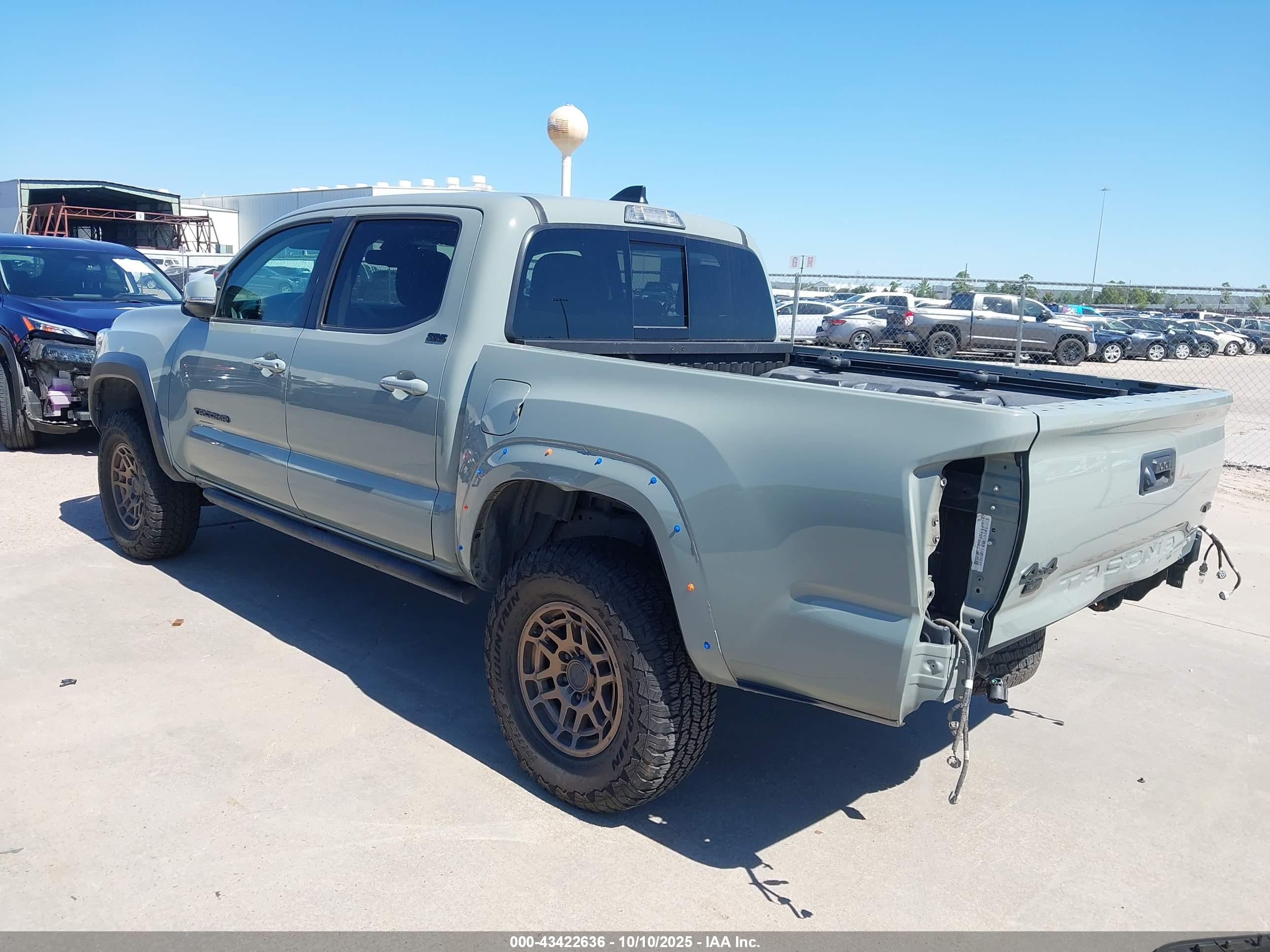 TOYOTA TACOMA image 3