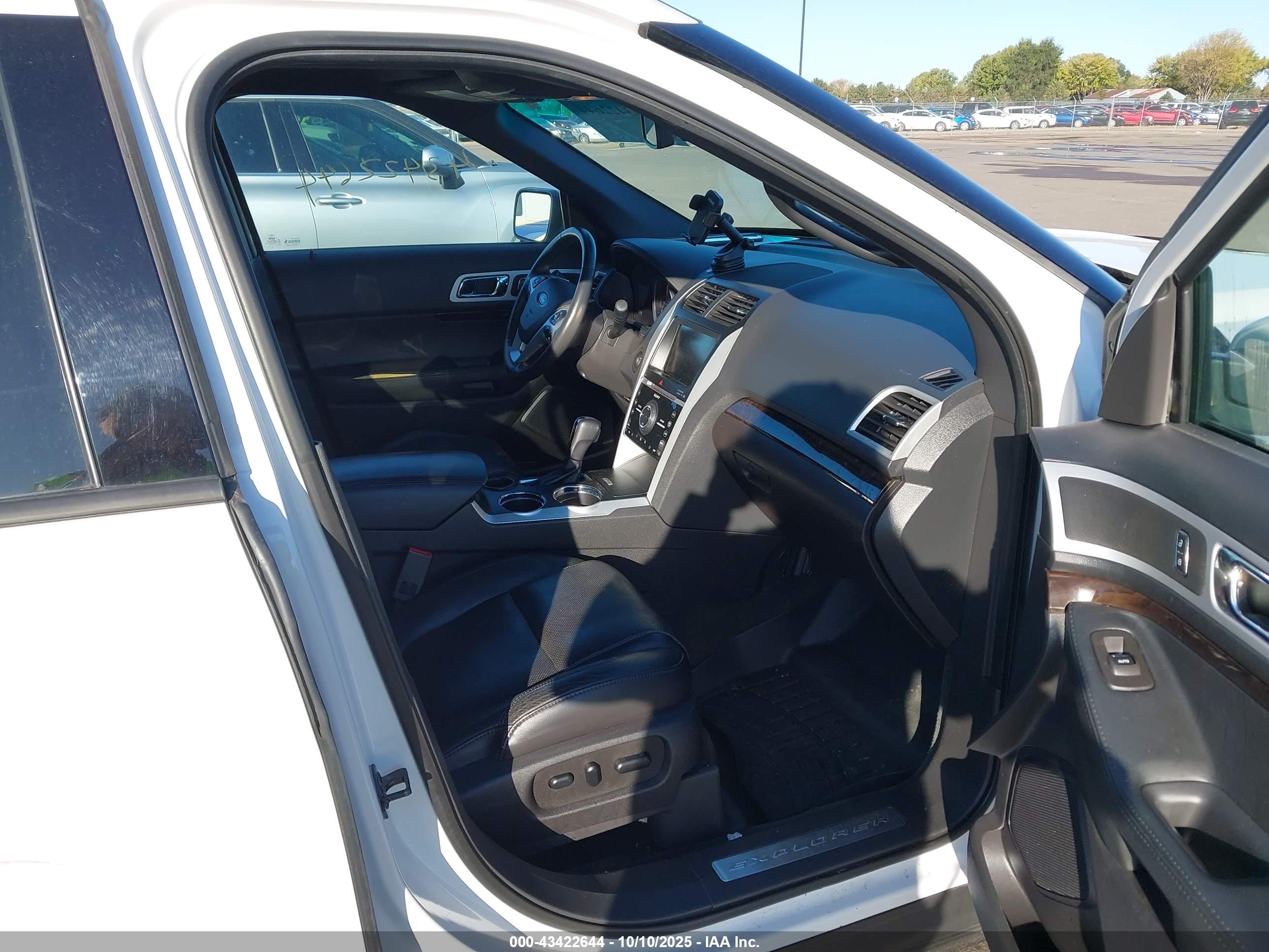 FORD EXPLORER image 5