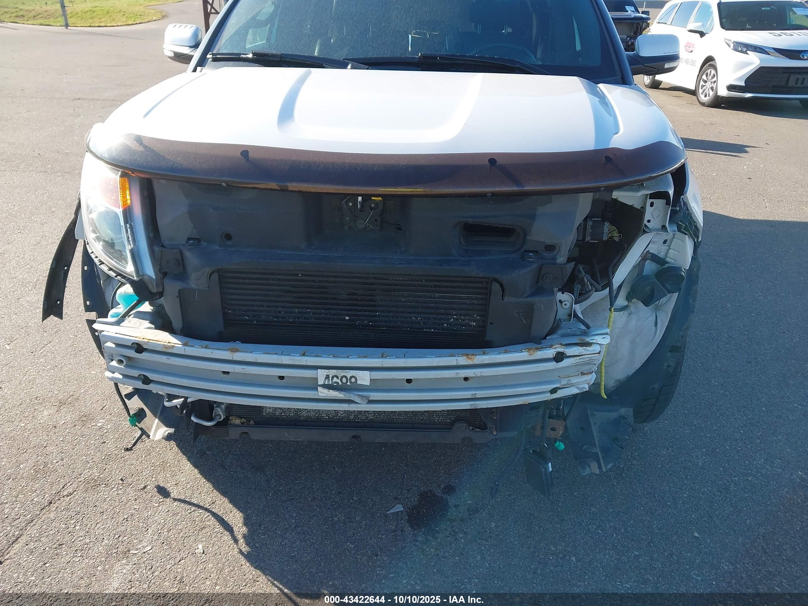 FORD EXPLORER image 6
