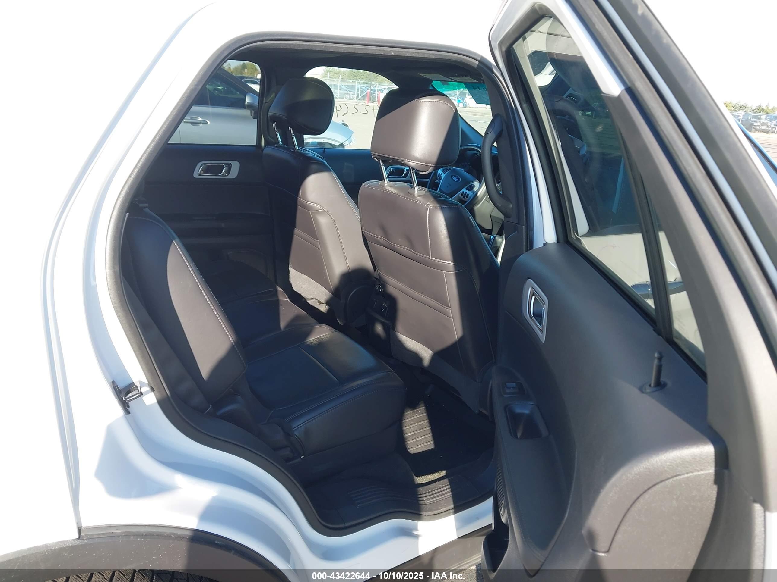 FORD EXPLORER image 8