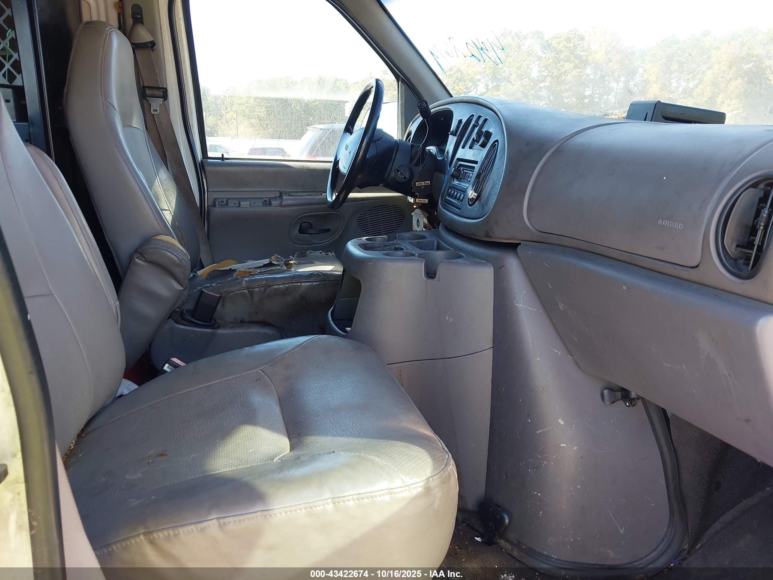 FORD E-250 image 5