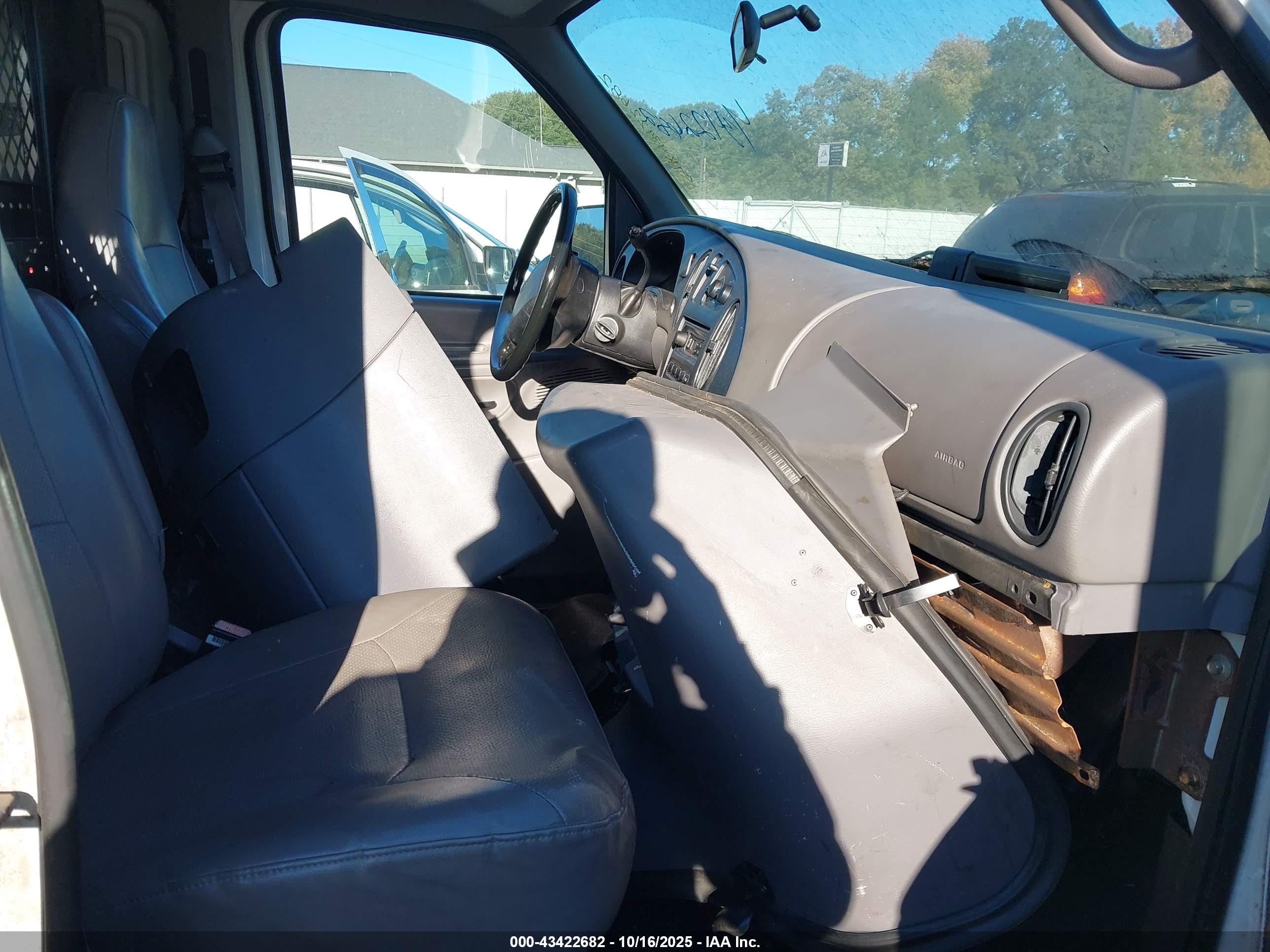 FORD E-250 image 5