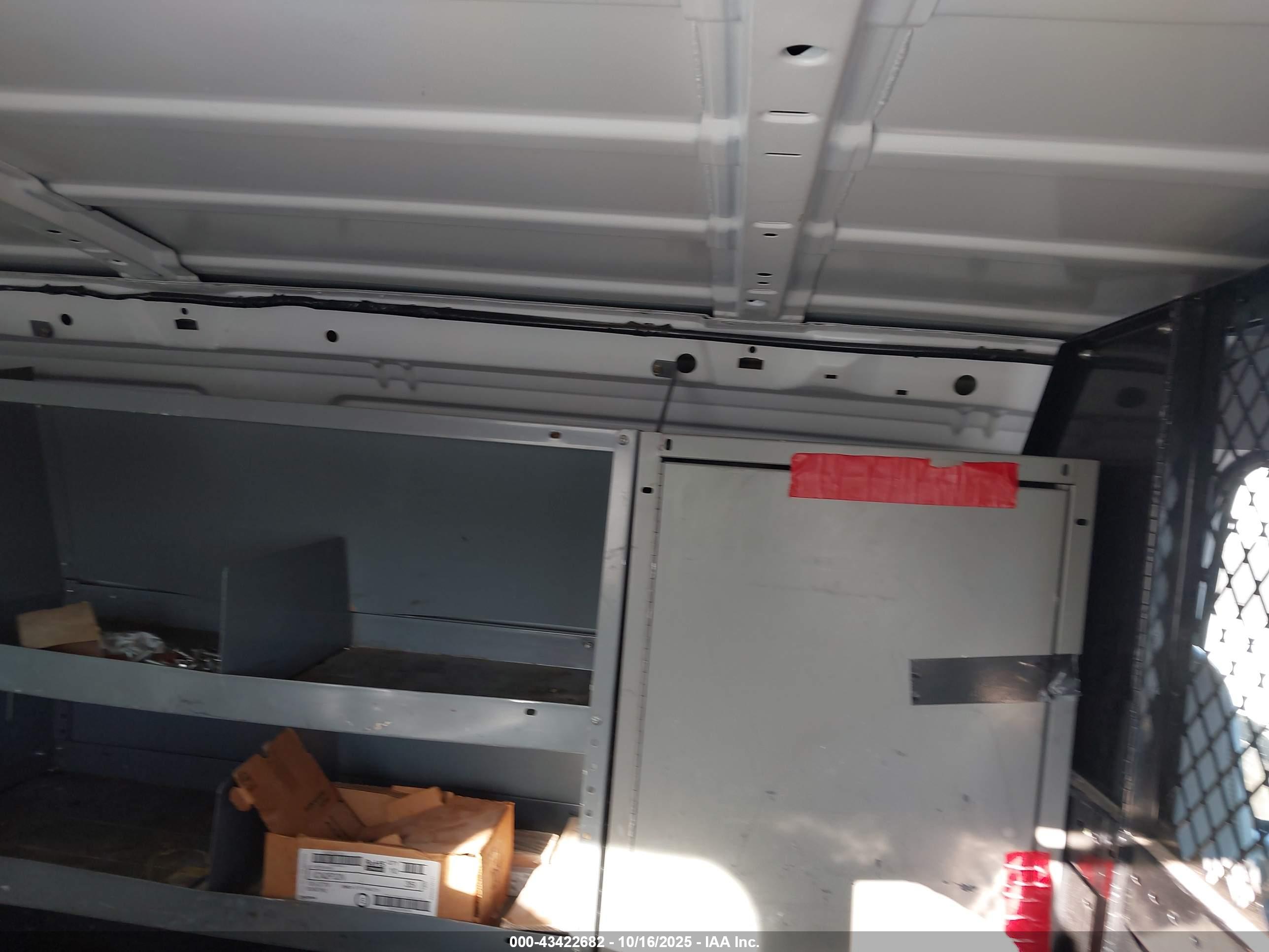FORD E-250 image 8