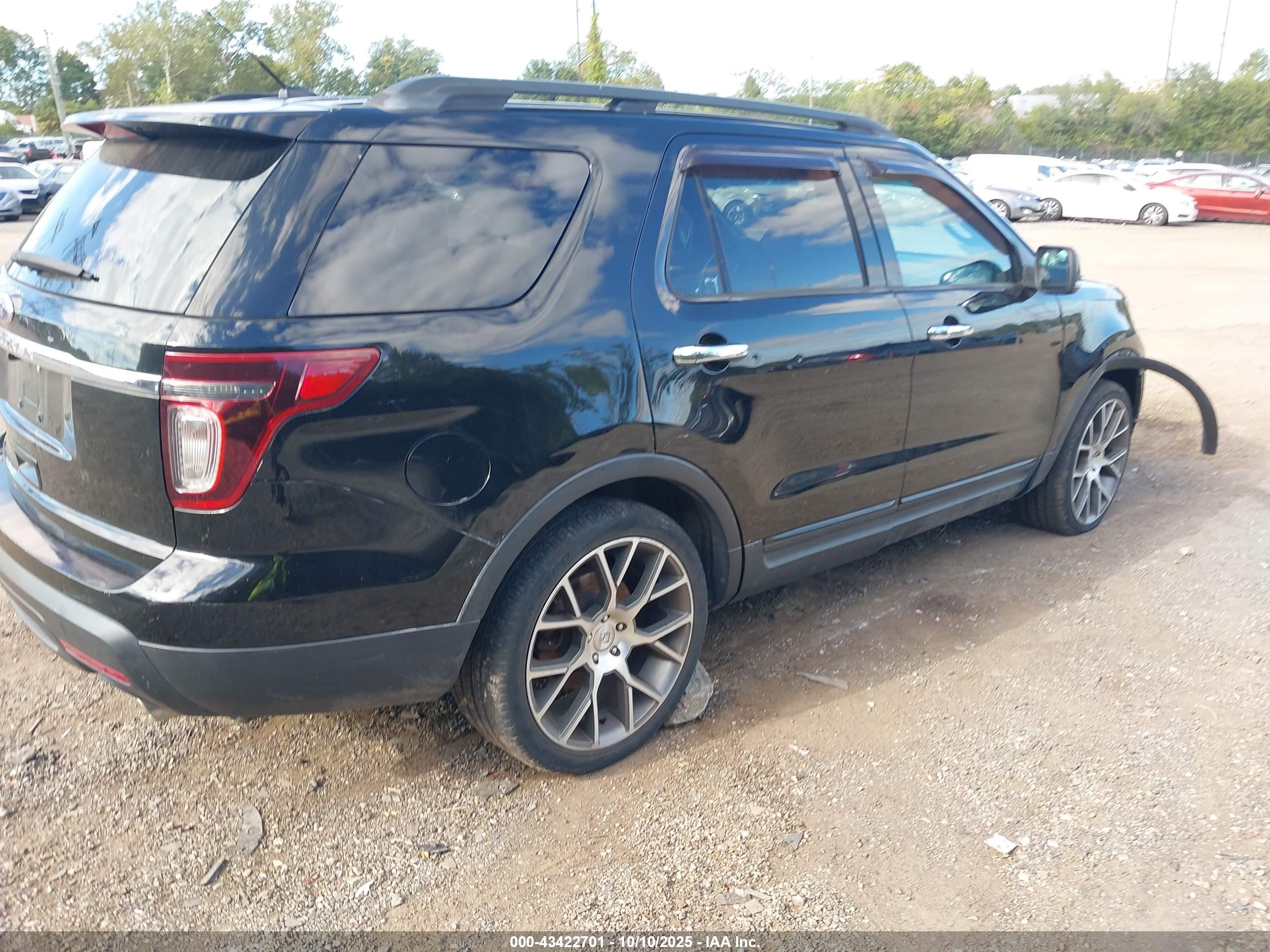FORD EXPLORER image 4