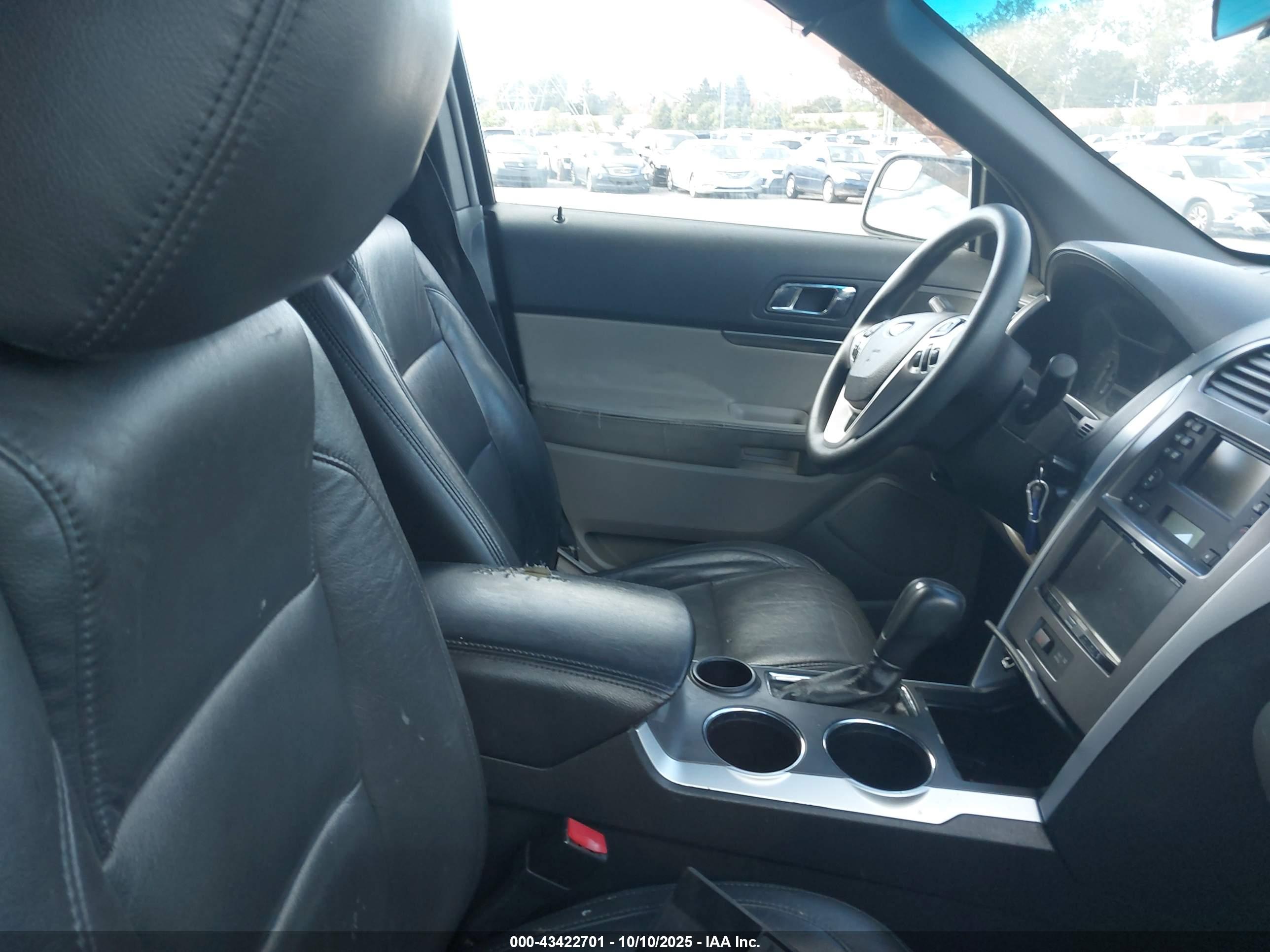 FORD EXPLORER image 5