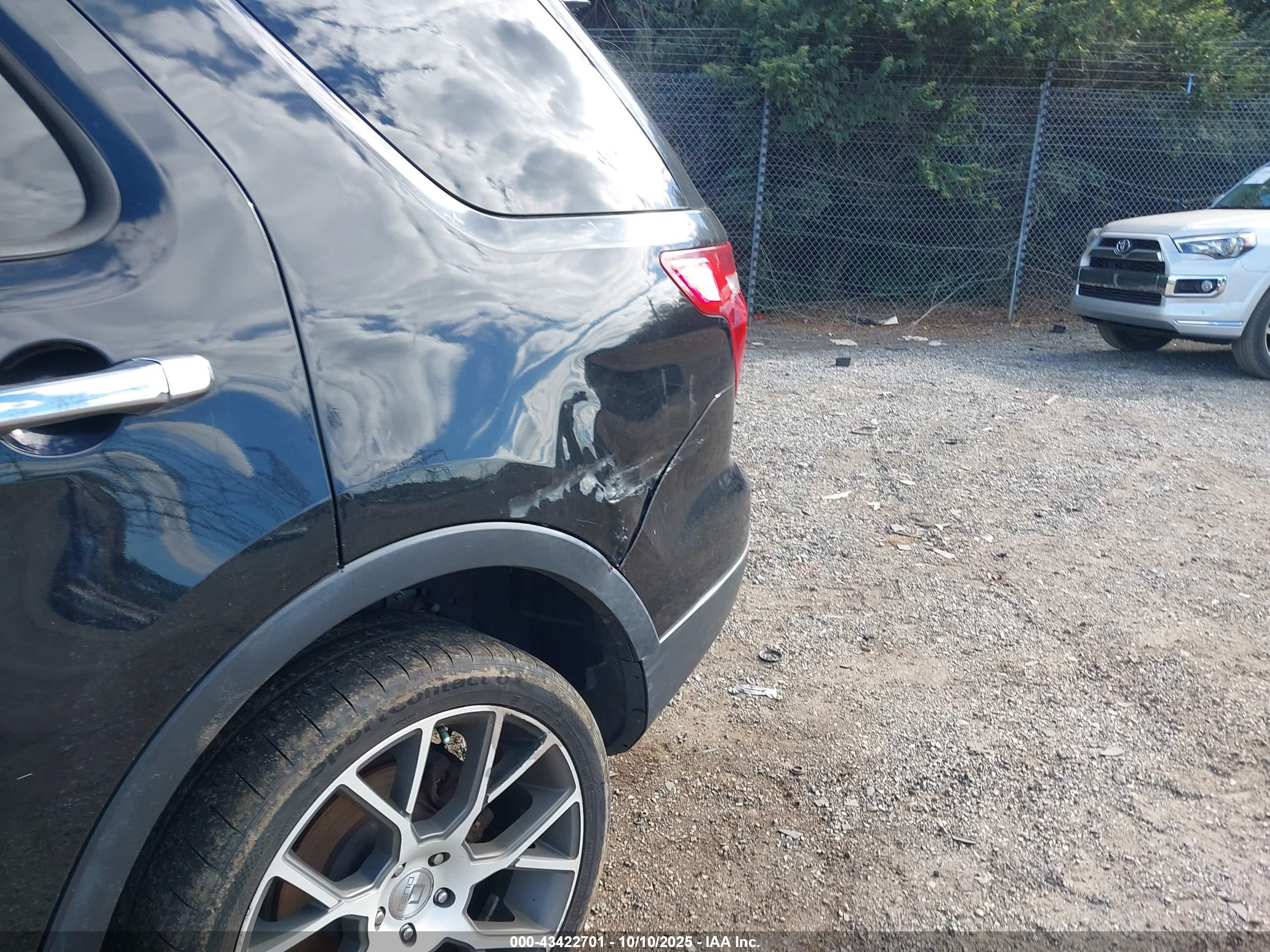 FORD EXPLORER image 6