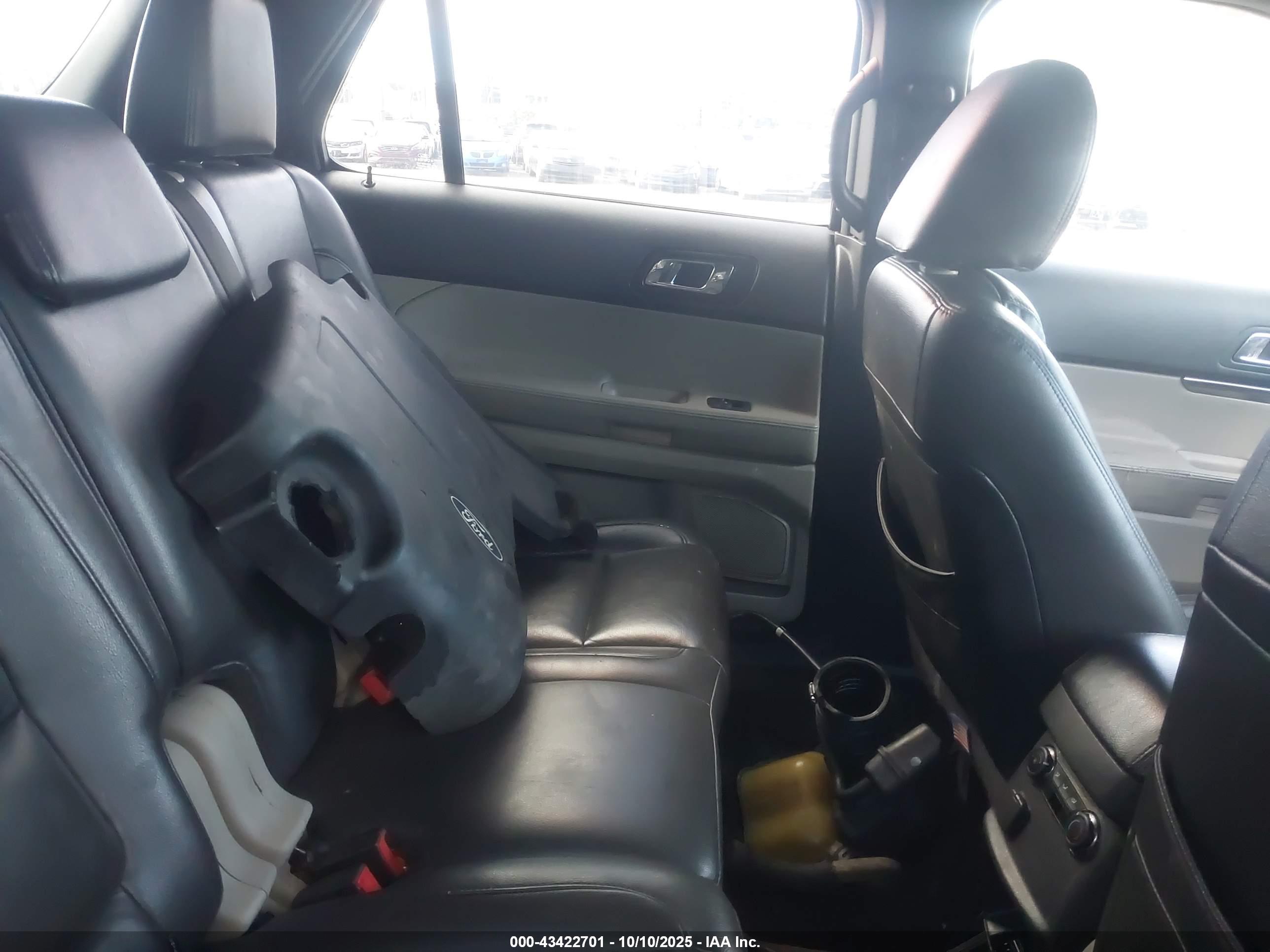 FORD EXPLORER image 8