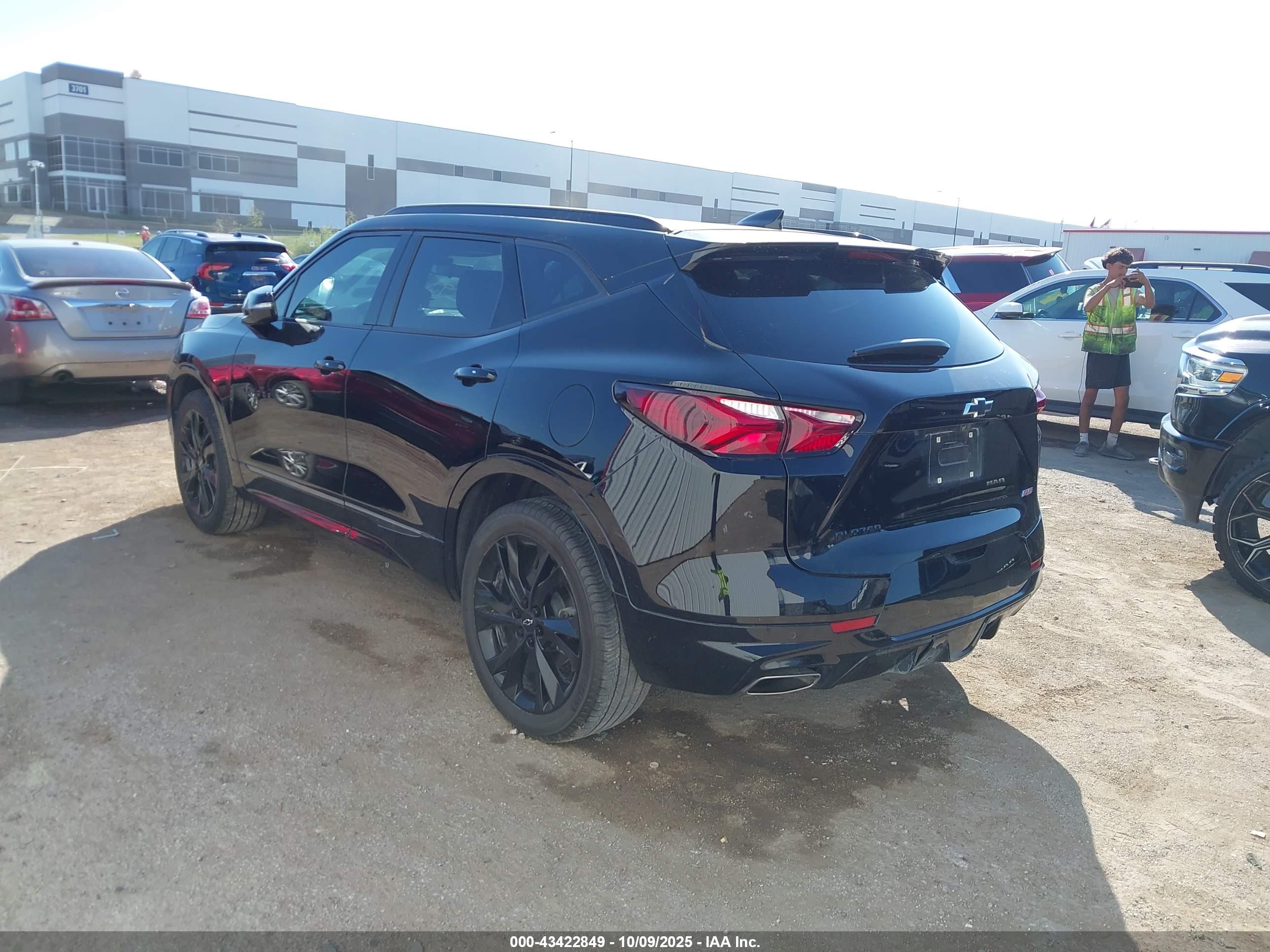 CHEVROLET BLAZER image 3