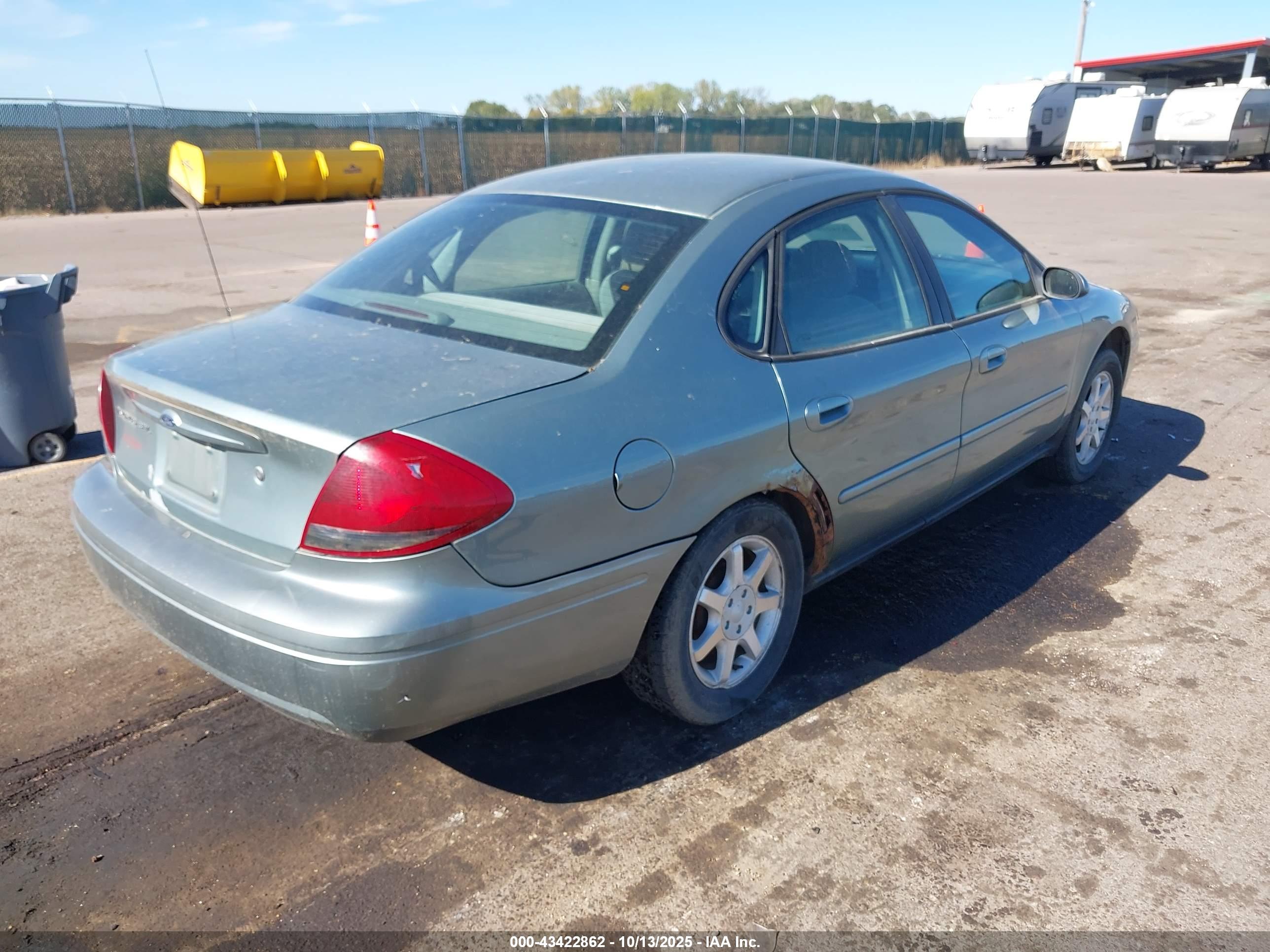 FORD TAURUS image 4