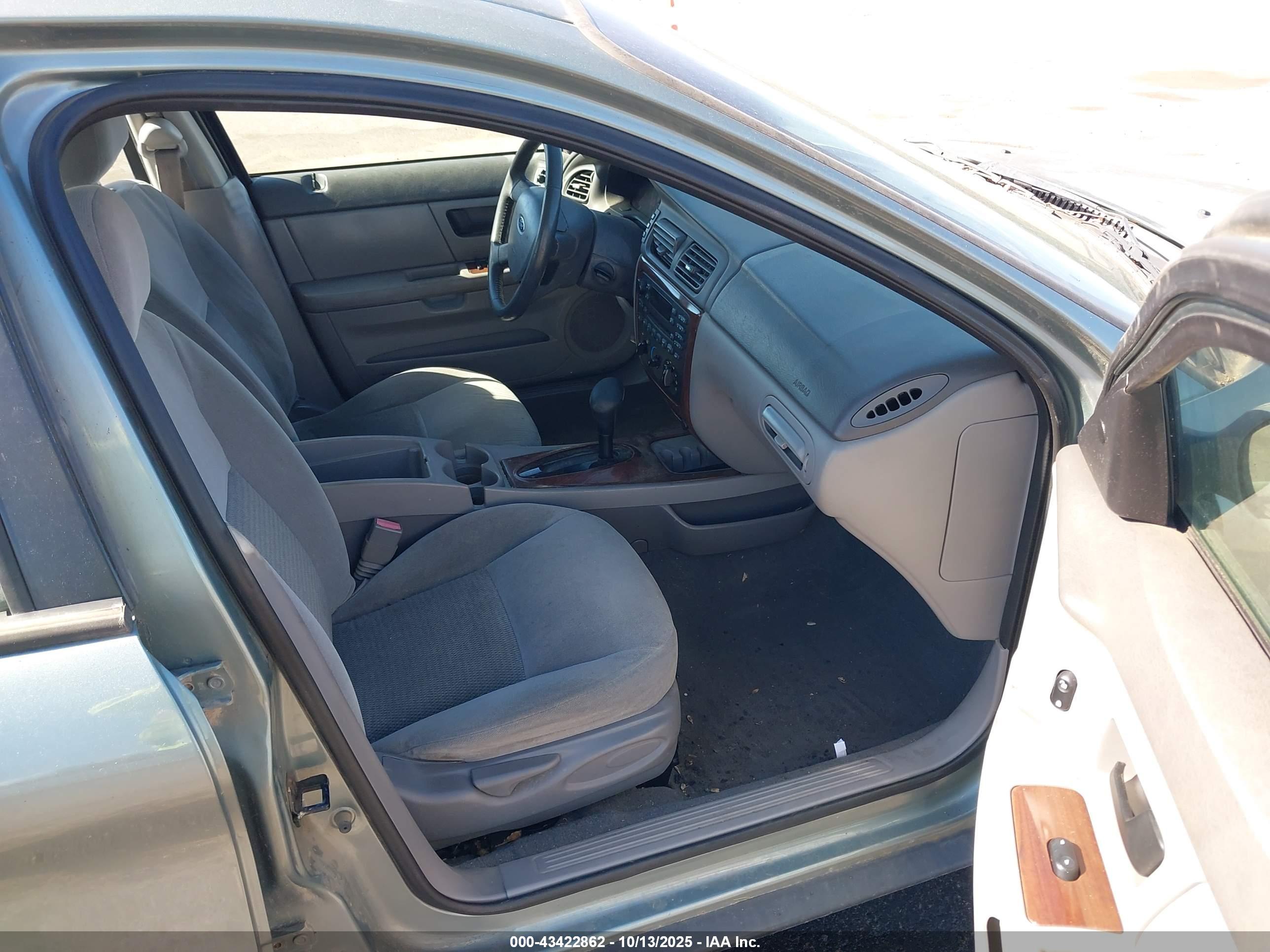 FORD TAURUS image 5