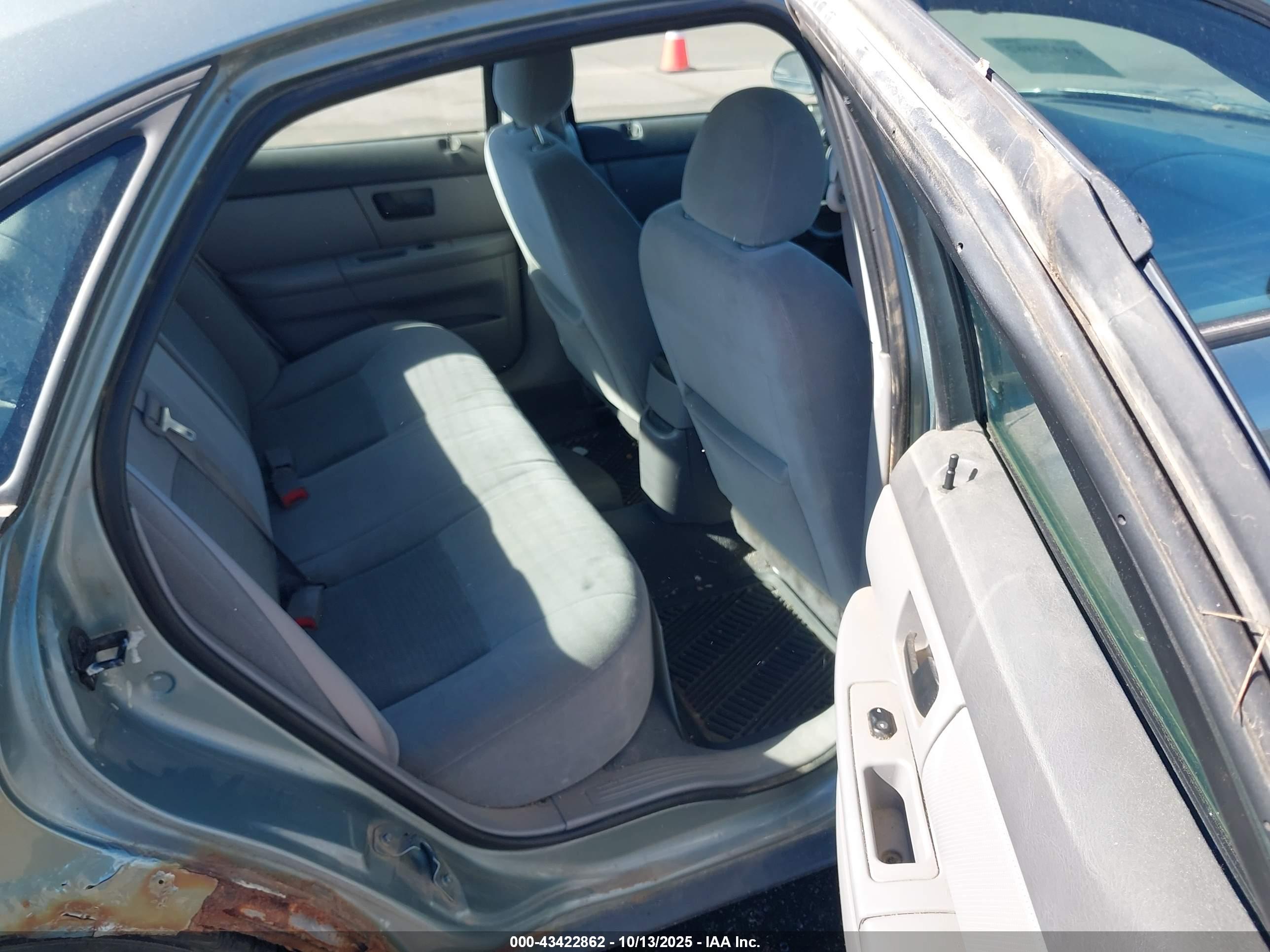 FORD TAURUS image 8