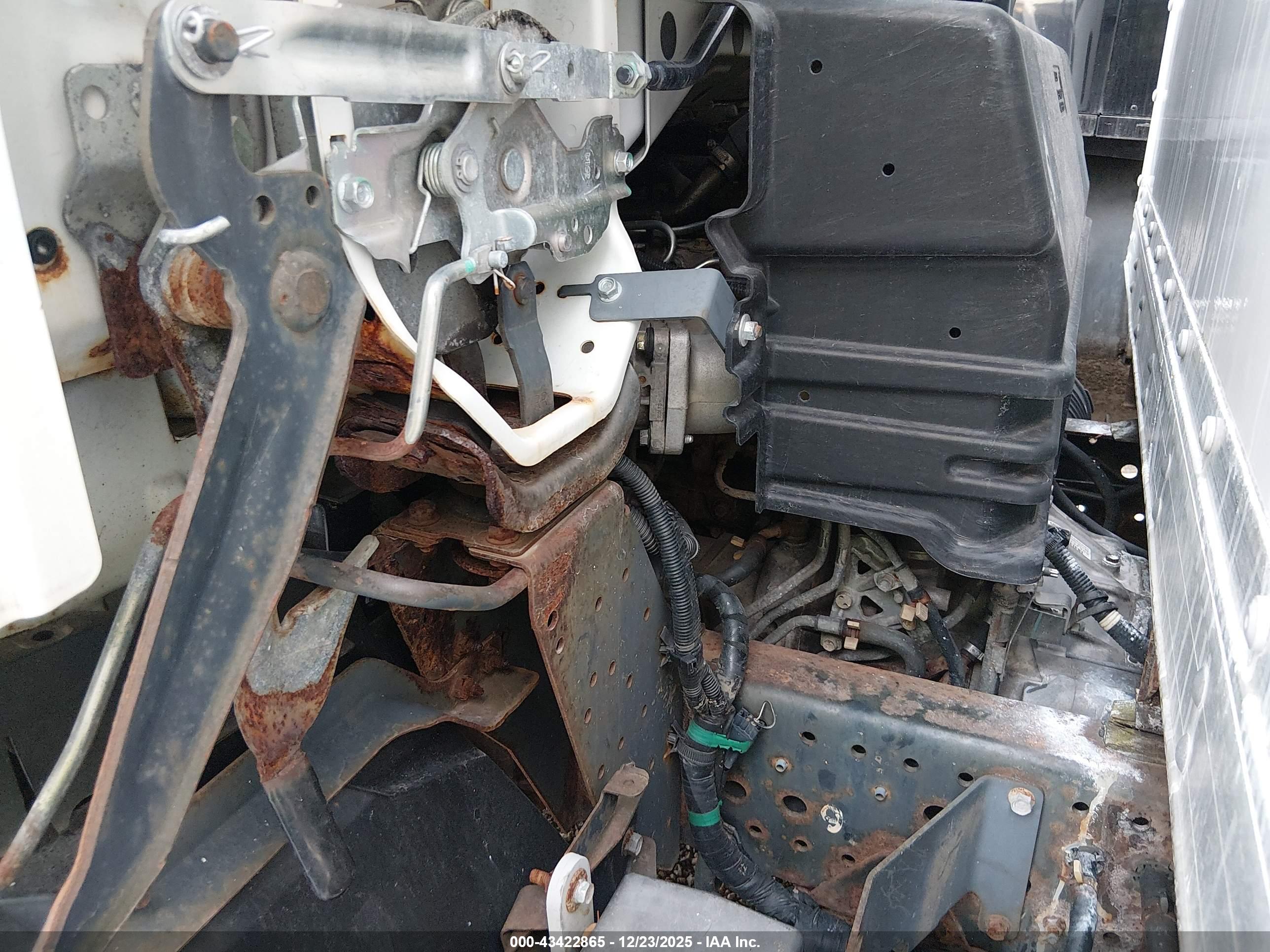 ISUZU NPR image 10