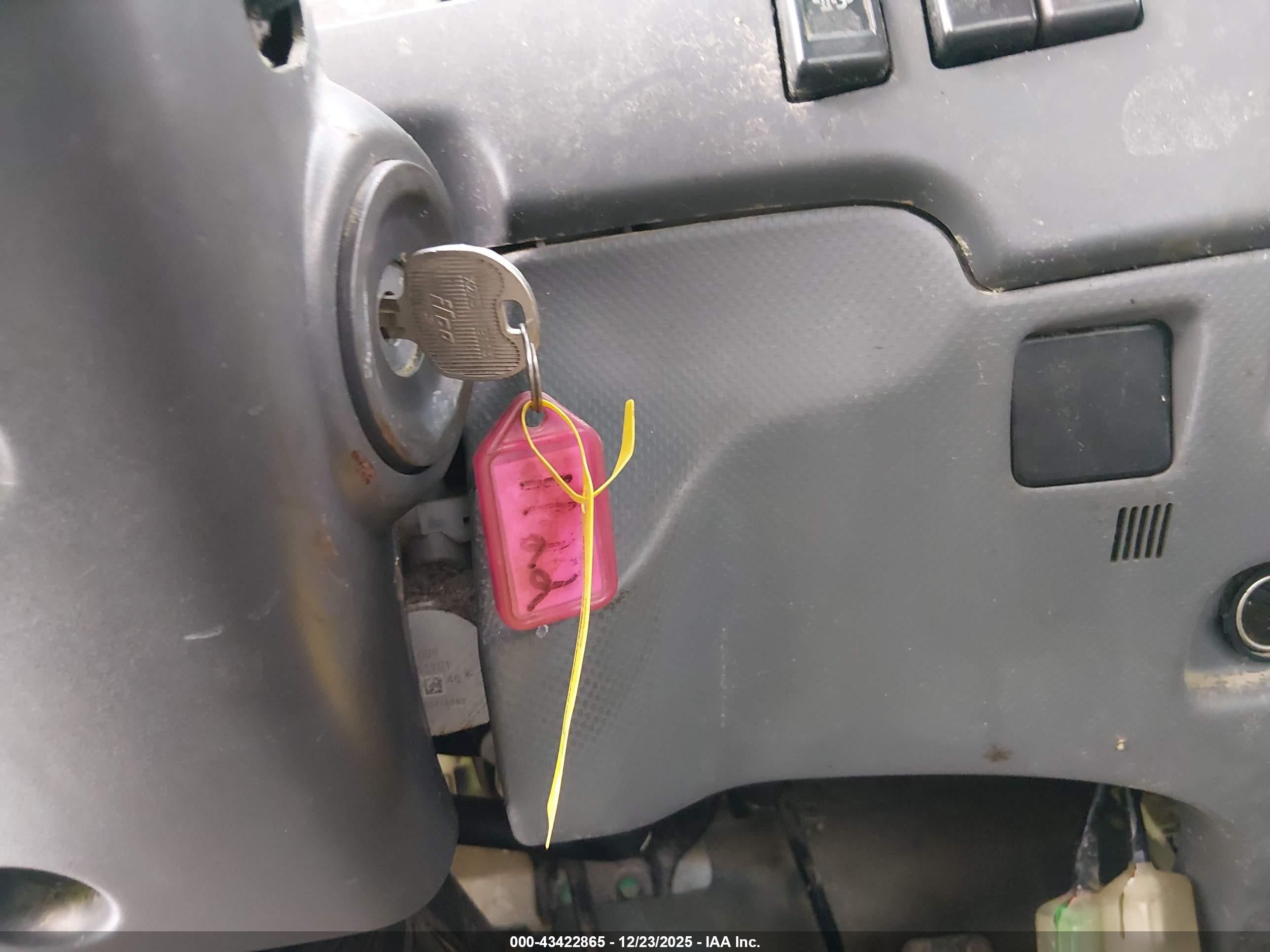 ISUZU NPR image 11
