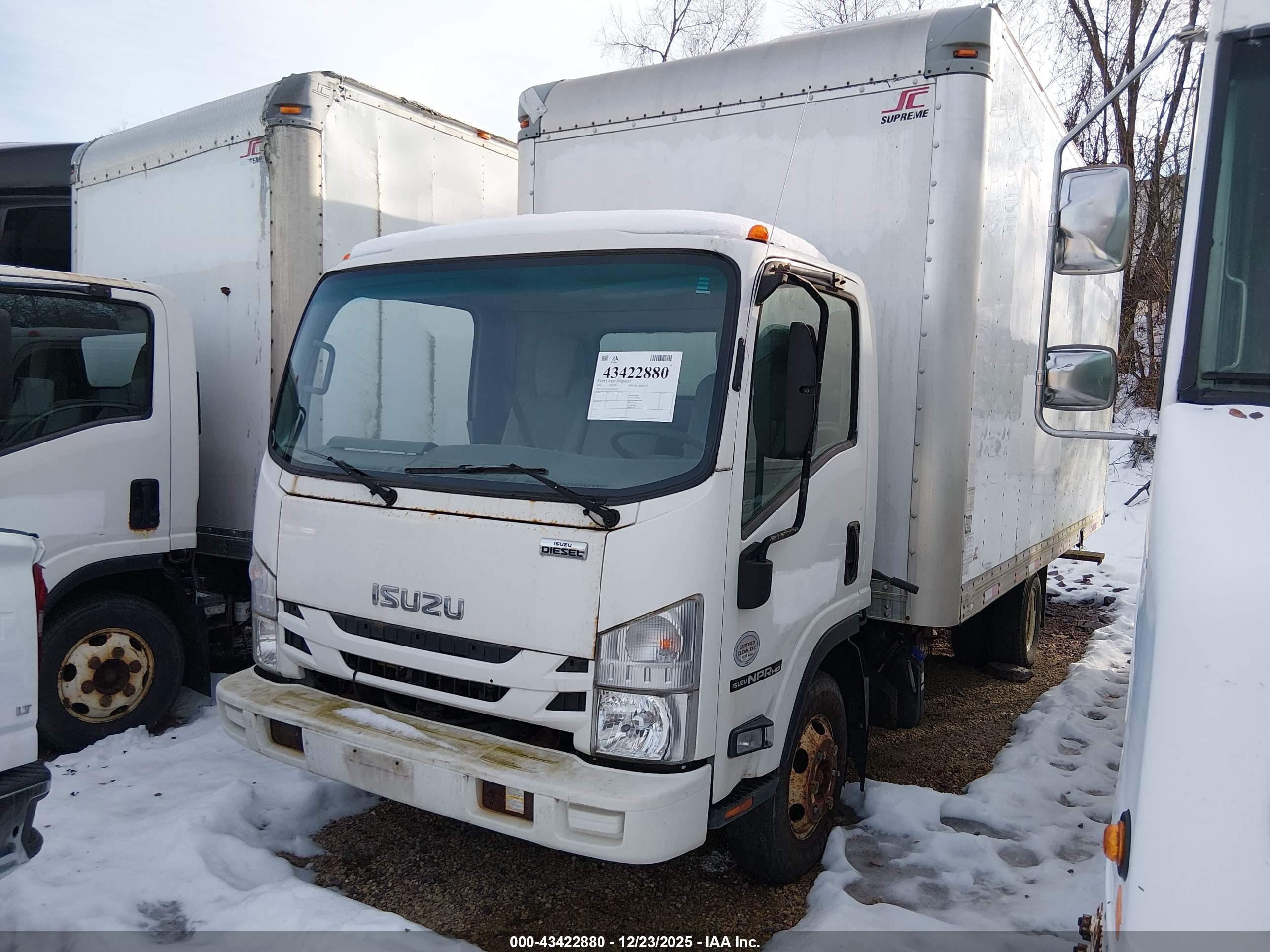 ISUZU NPR image 2