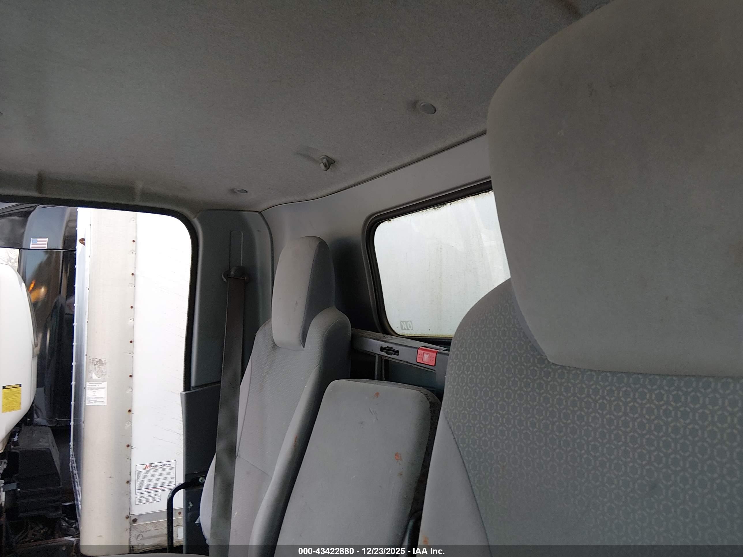 ISUZU NPR image 7