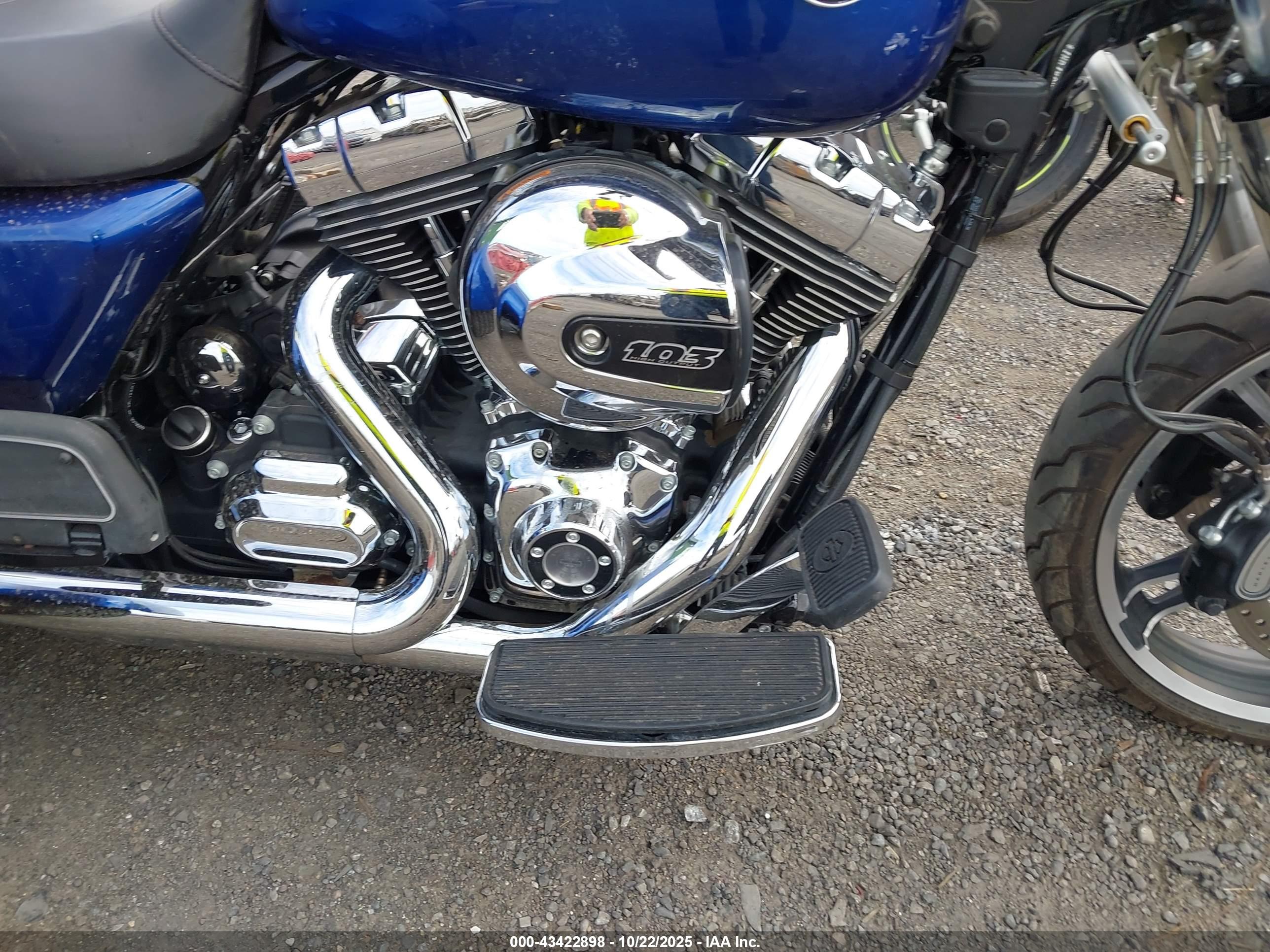 HARLEY-DAVIDSON FLRT image 8