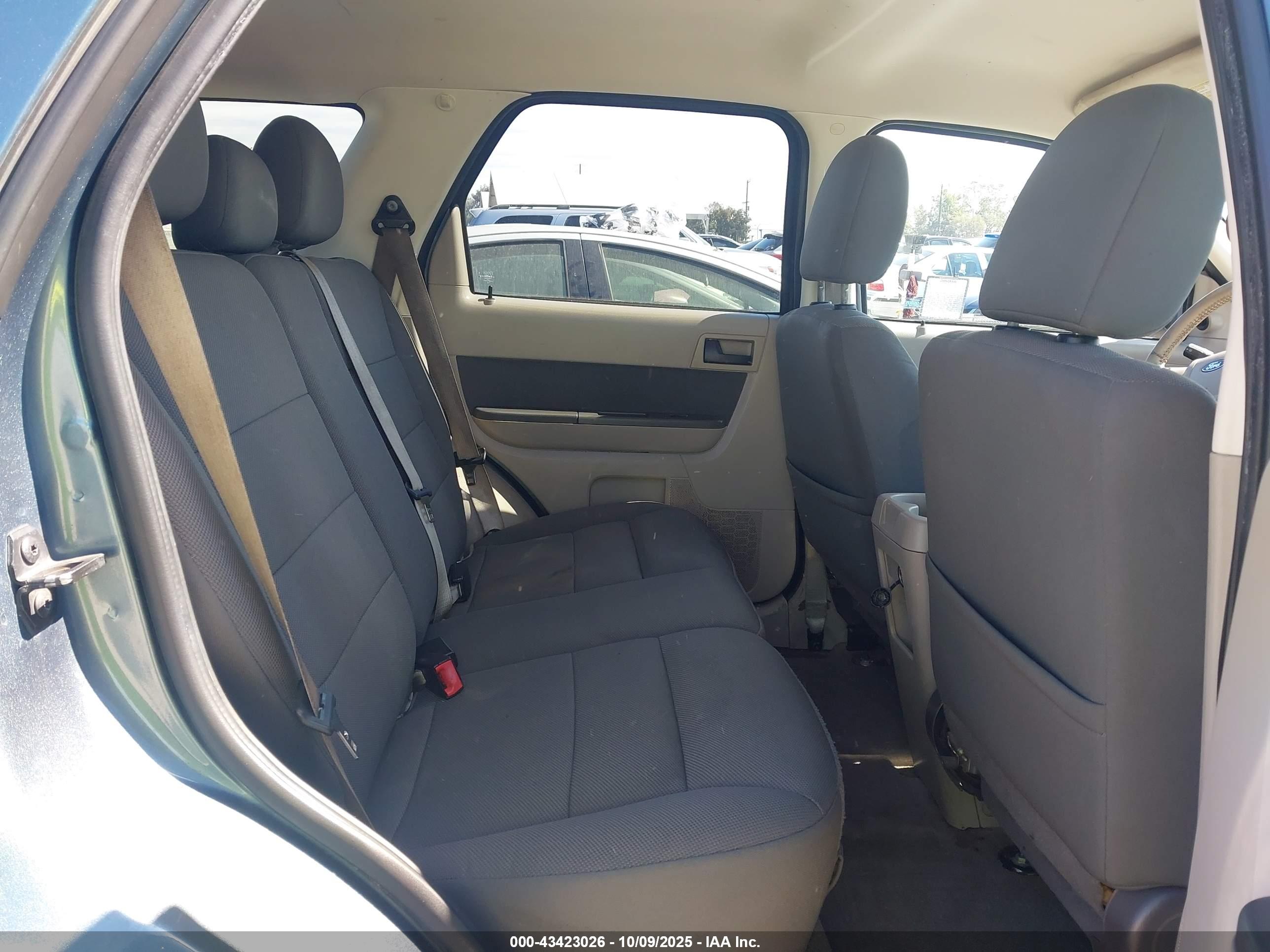 FORD ESCAPE image 8