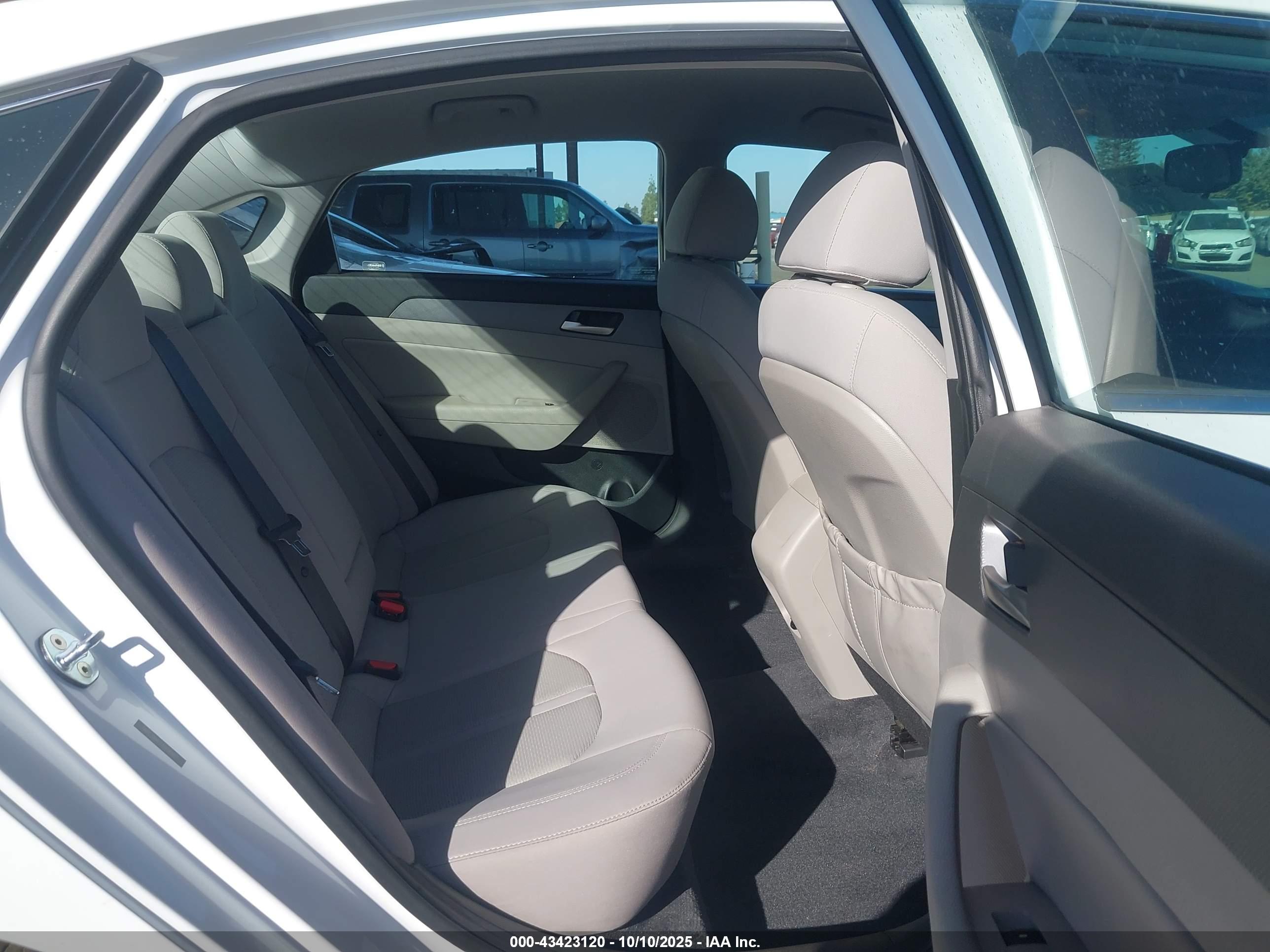 HYUNDAI SONATA image 8