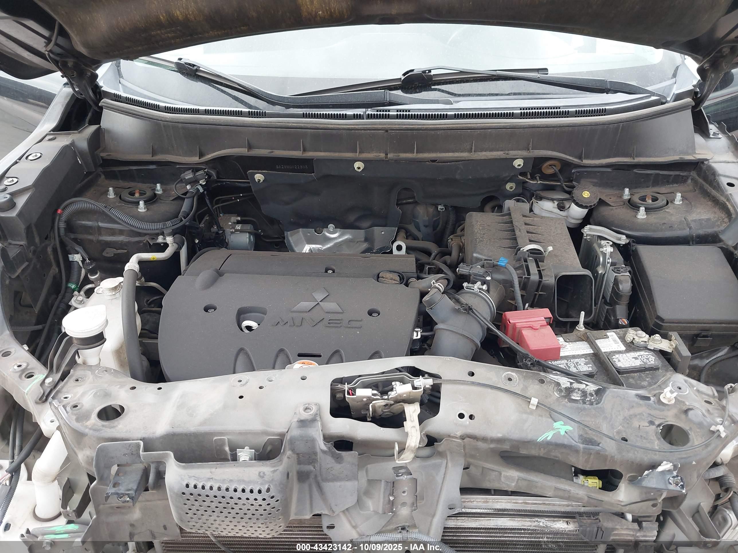 MITSUBISHI OUTLANDER image 10