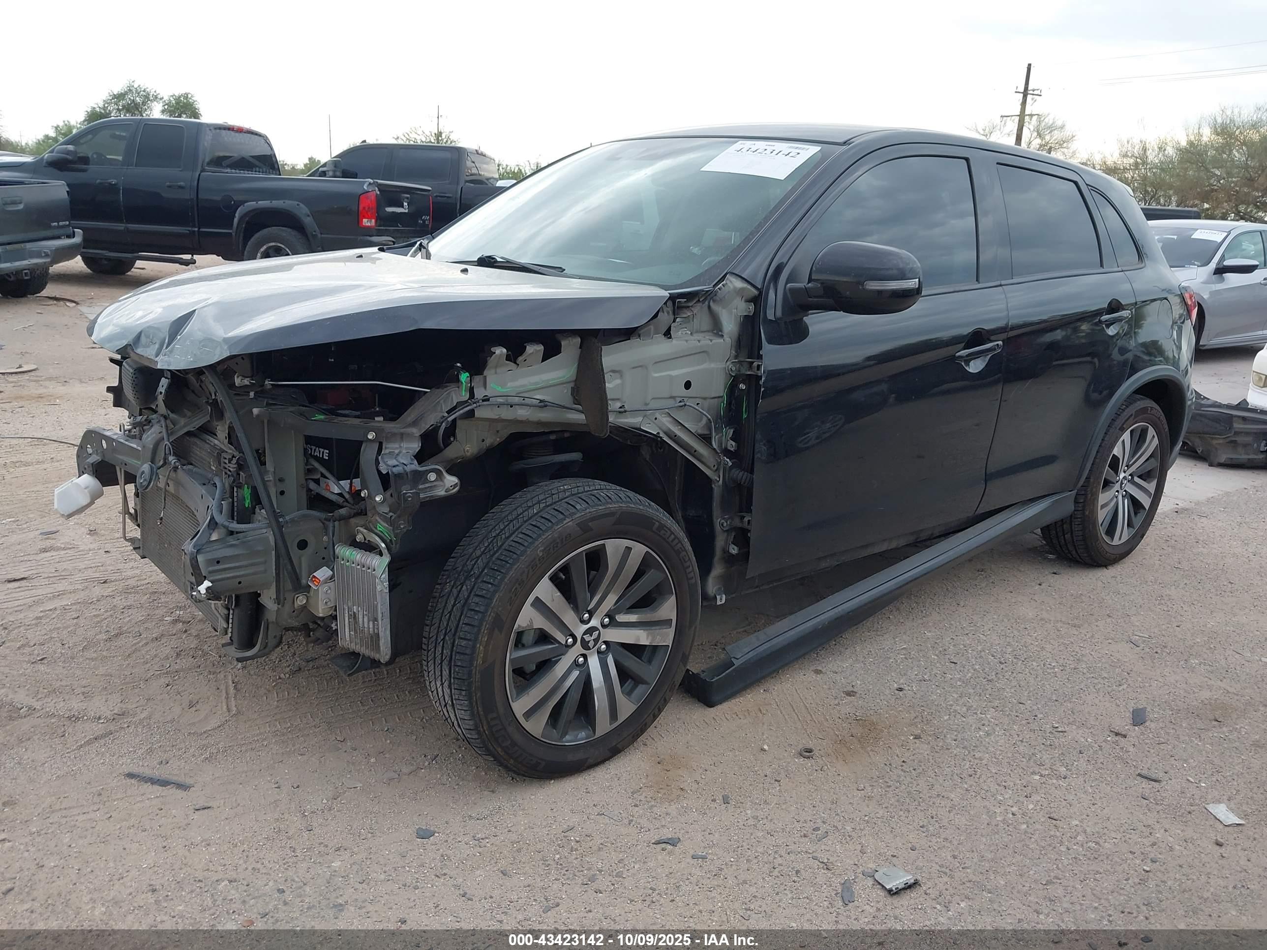 MITSUBISHI OUTLANDER image 2