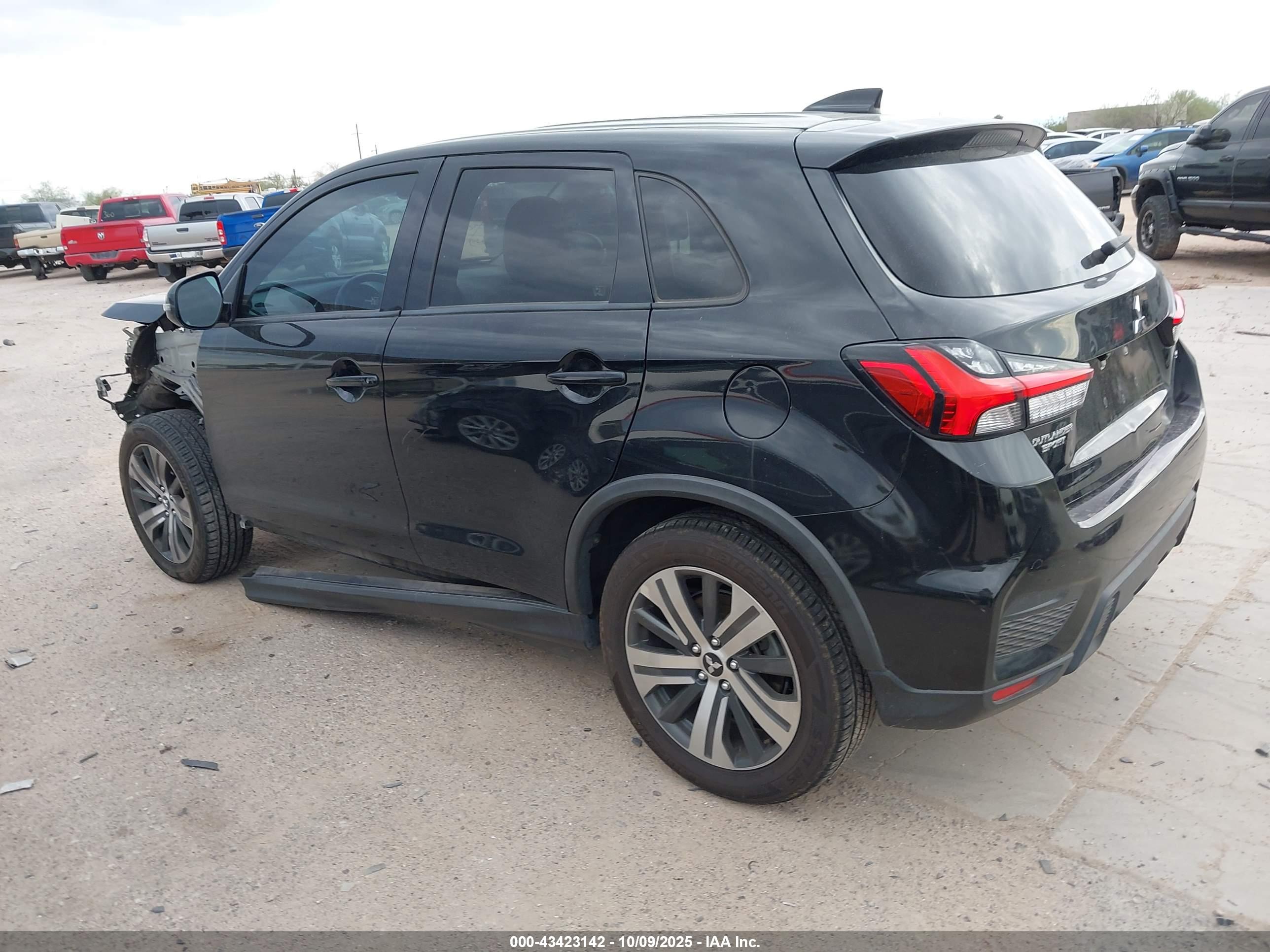 MITSUBISHI OUTLANDER image 3