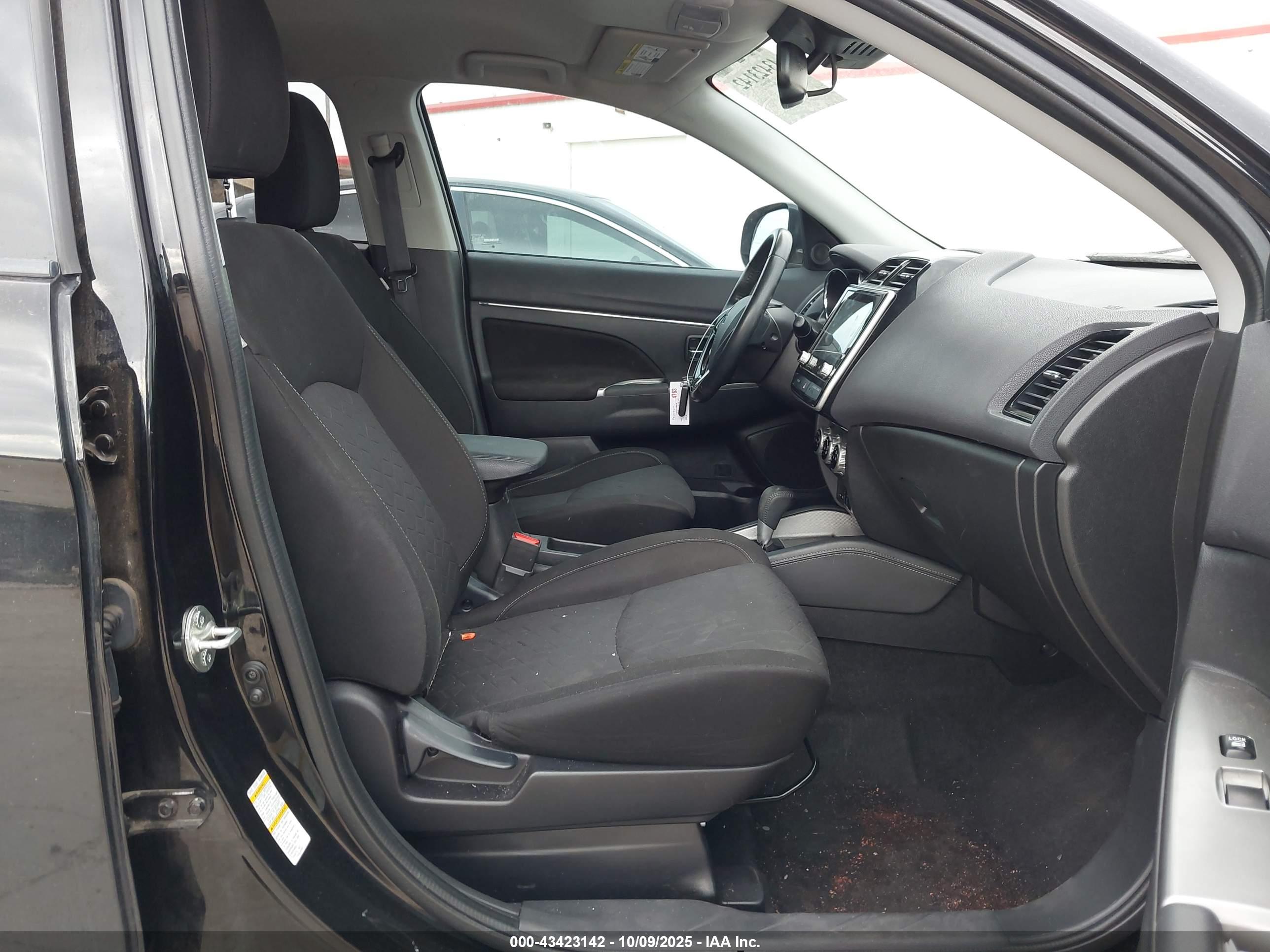 MITSUBISHI OUTLANDER image 5